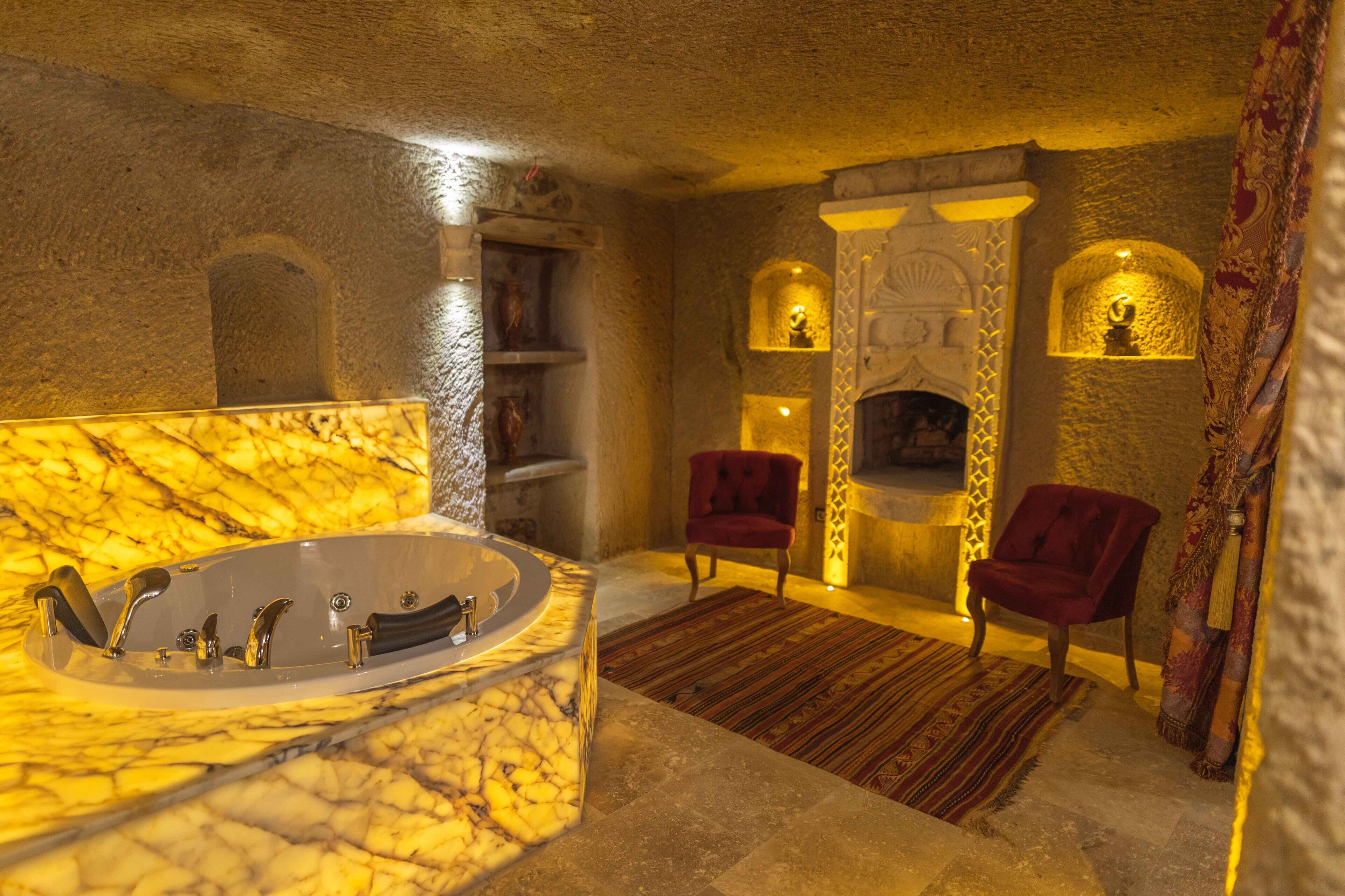 Solo Cave Suites