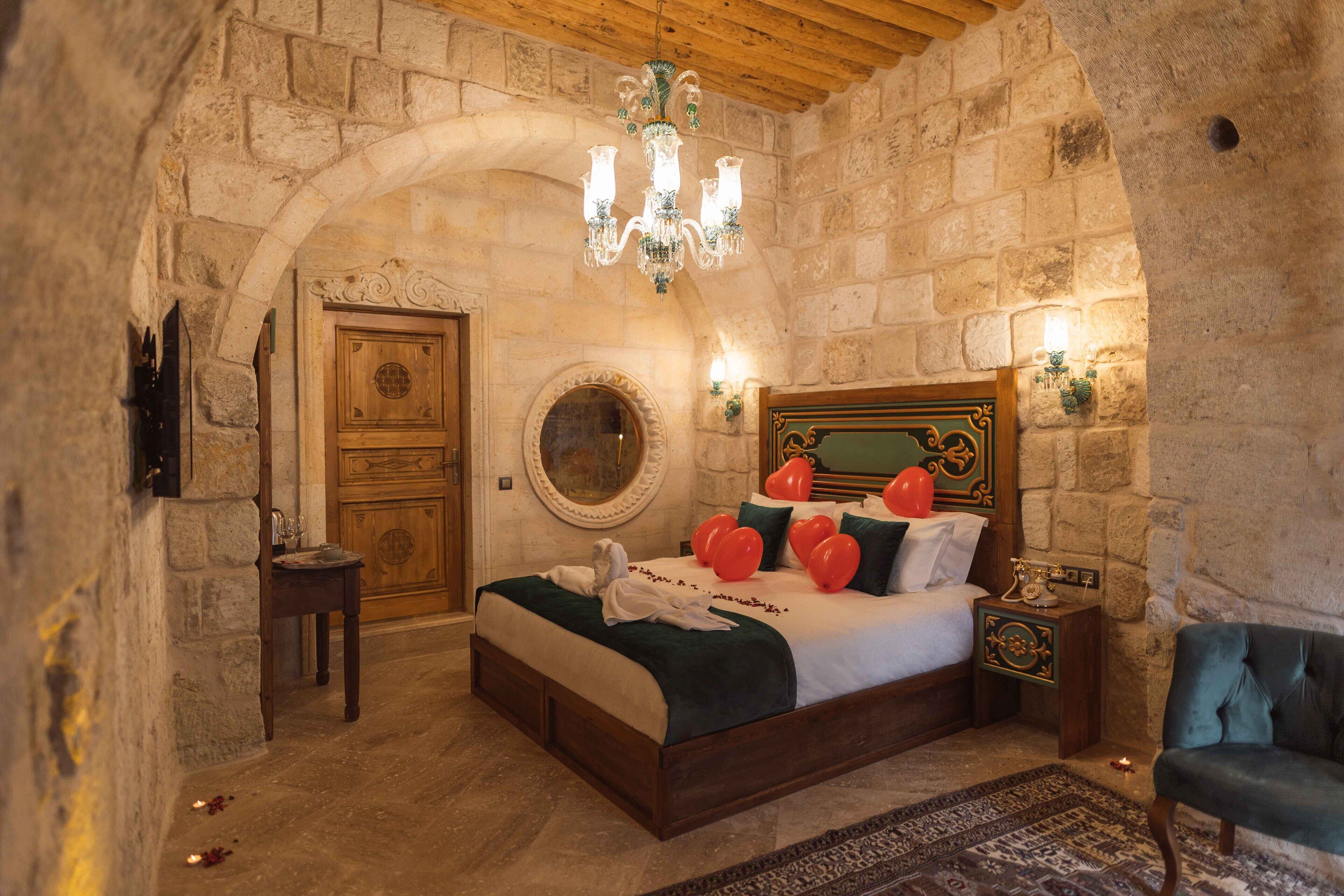Solo Cave Suites