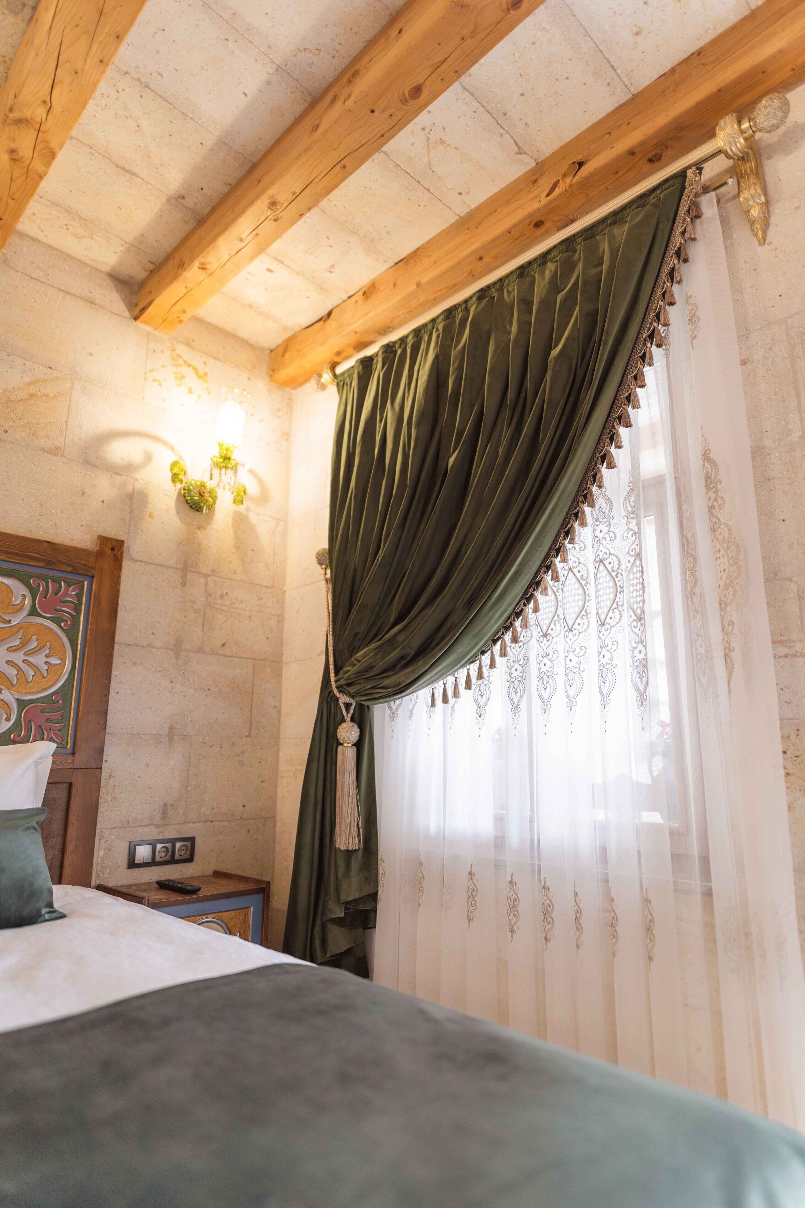 Solo Cave Suites