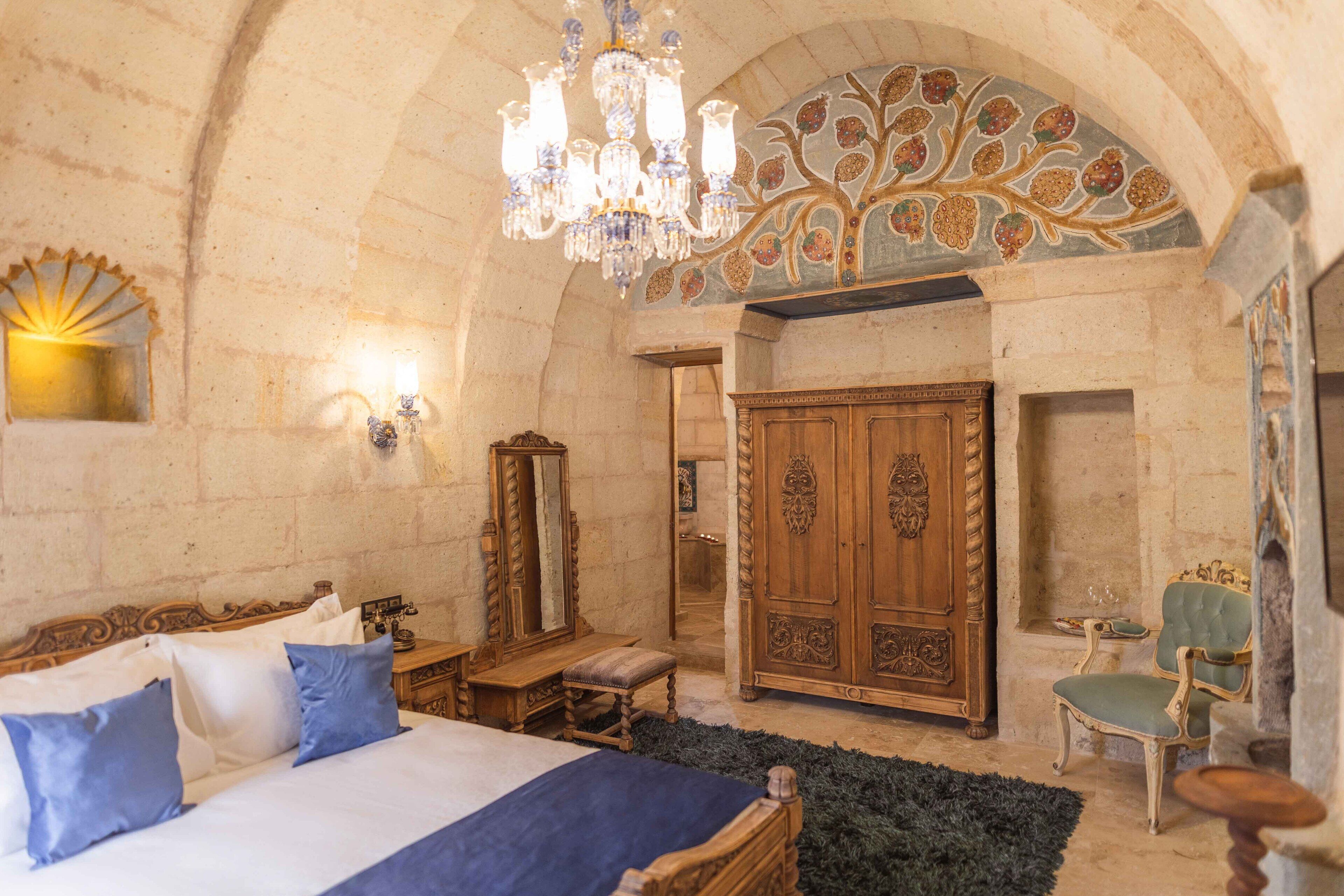 Solo Cave Suites