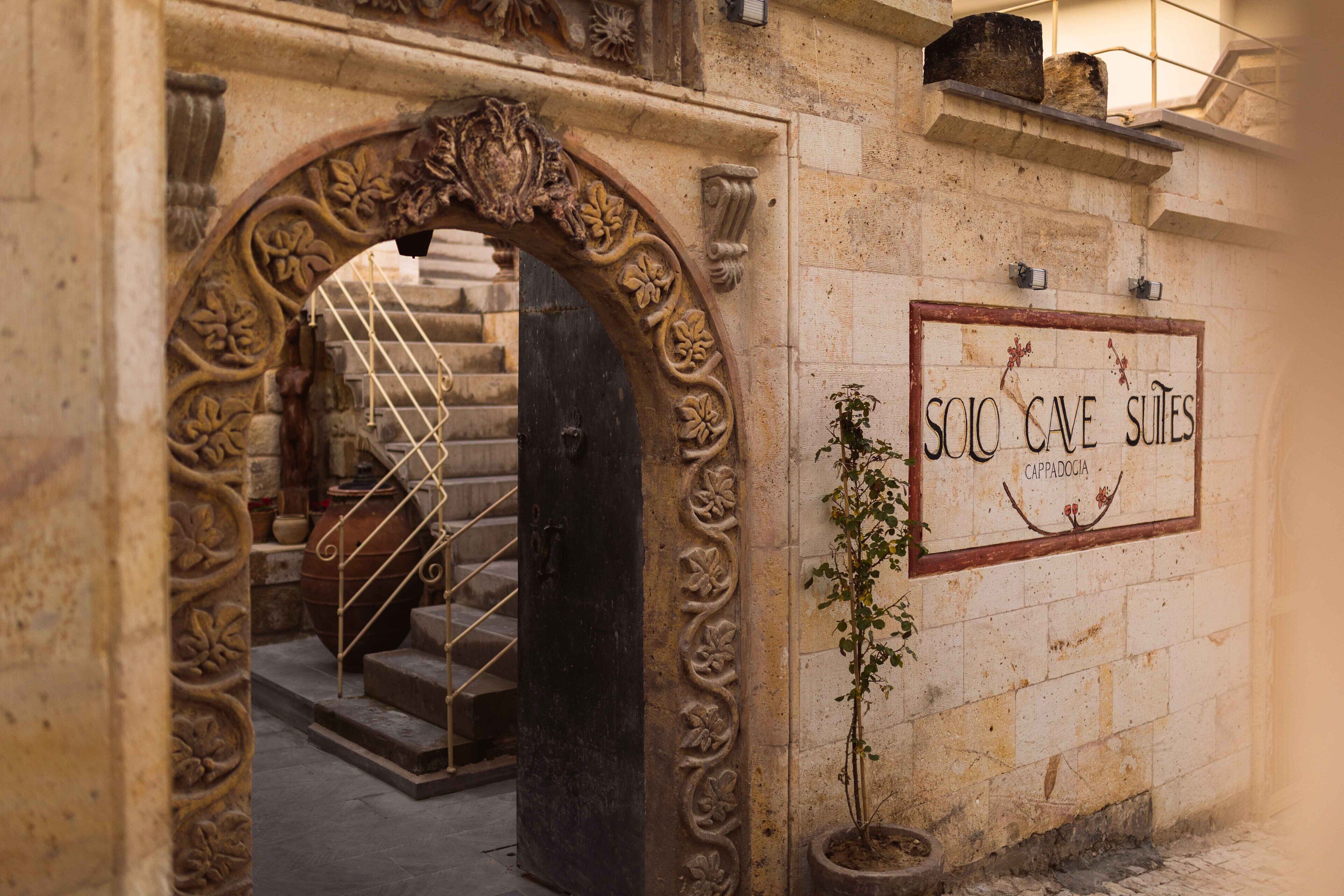 Solo Cave Suites