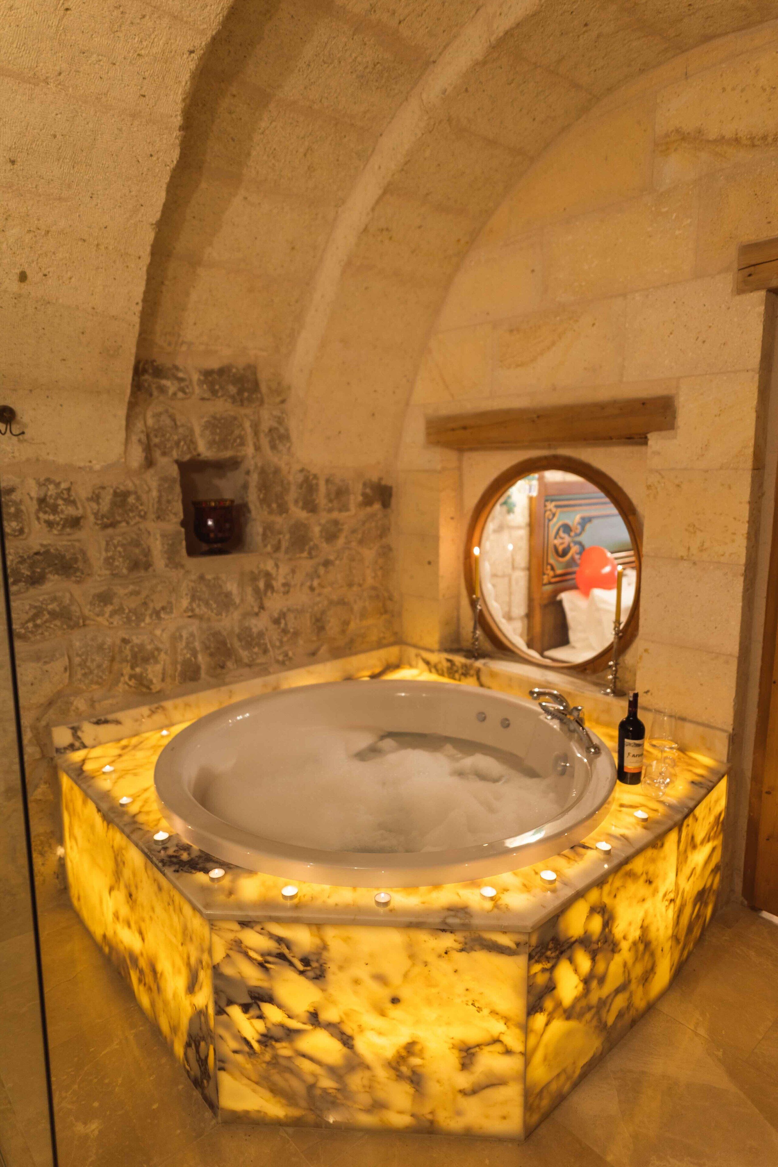 Solo Cave Suites