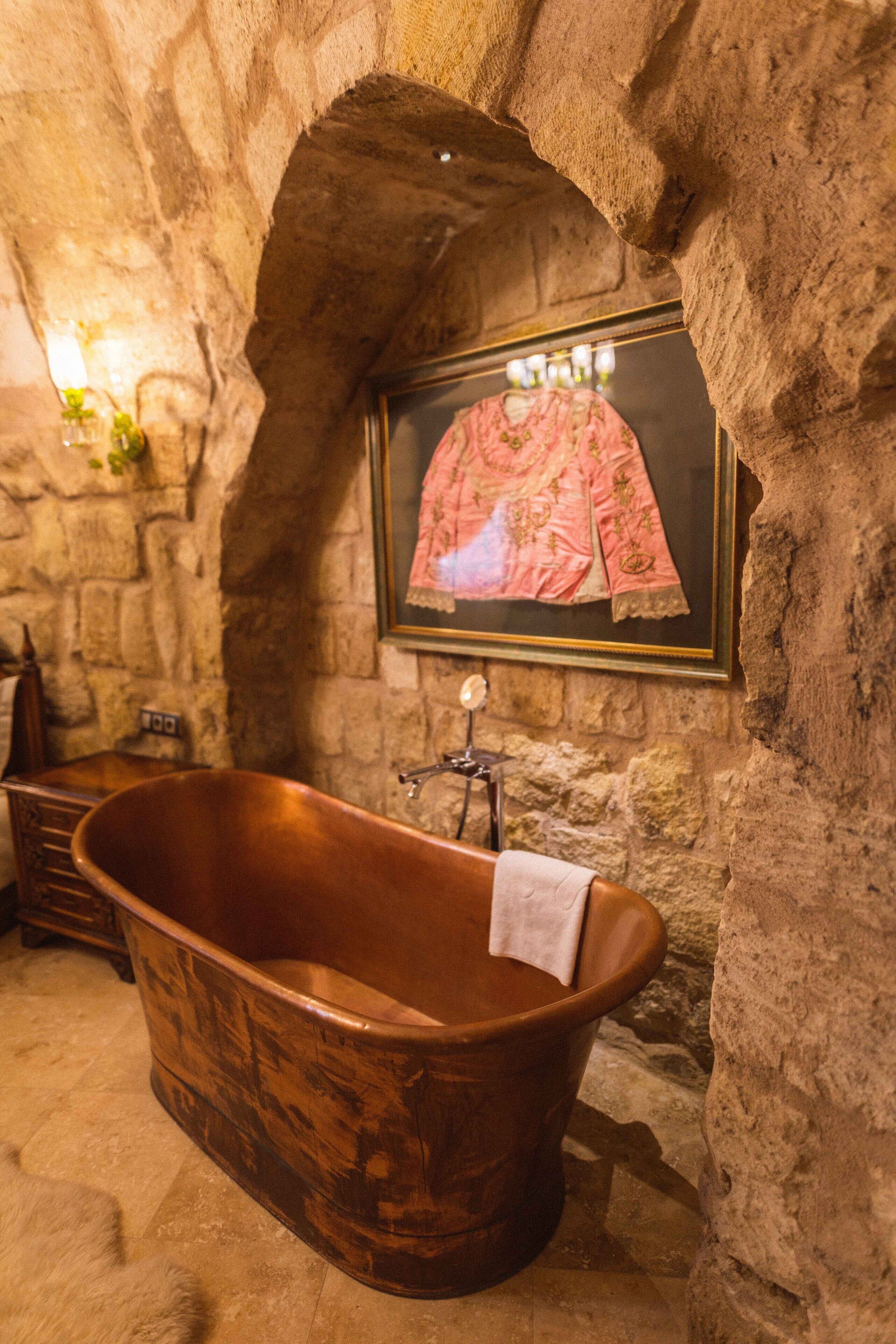 Solo Cave Suites