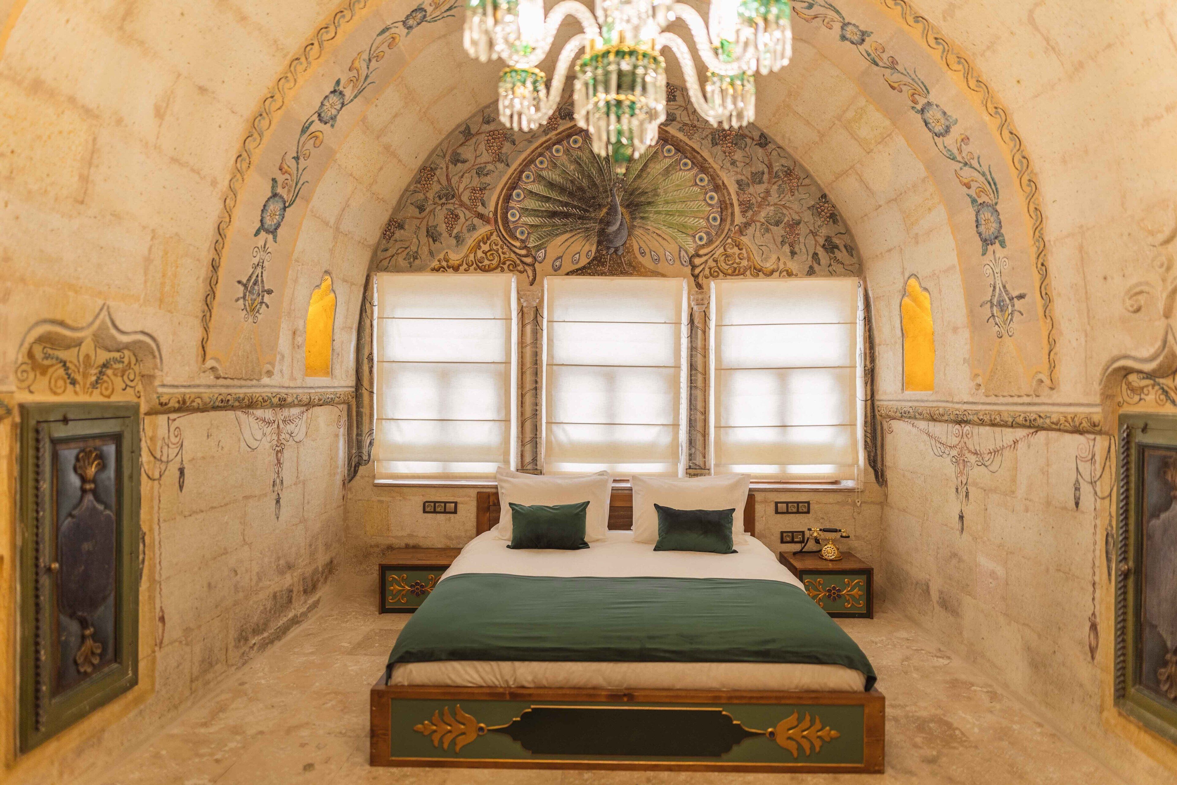 Solo Cave Suites