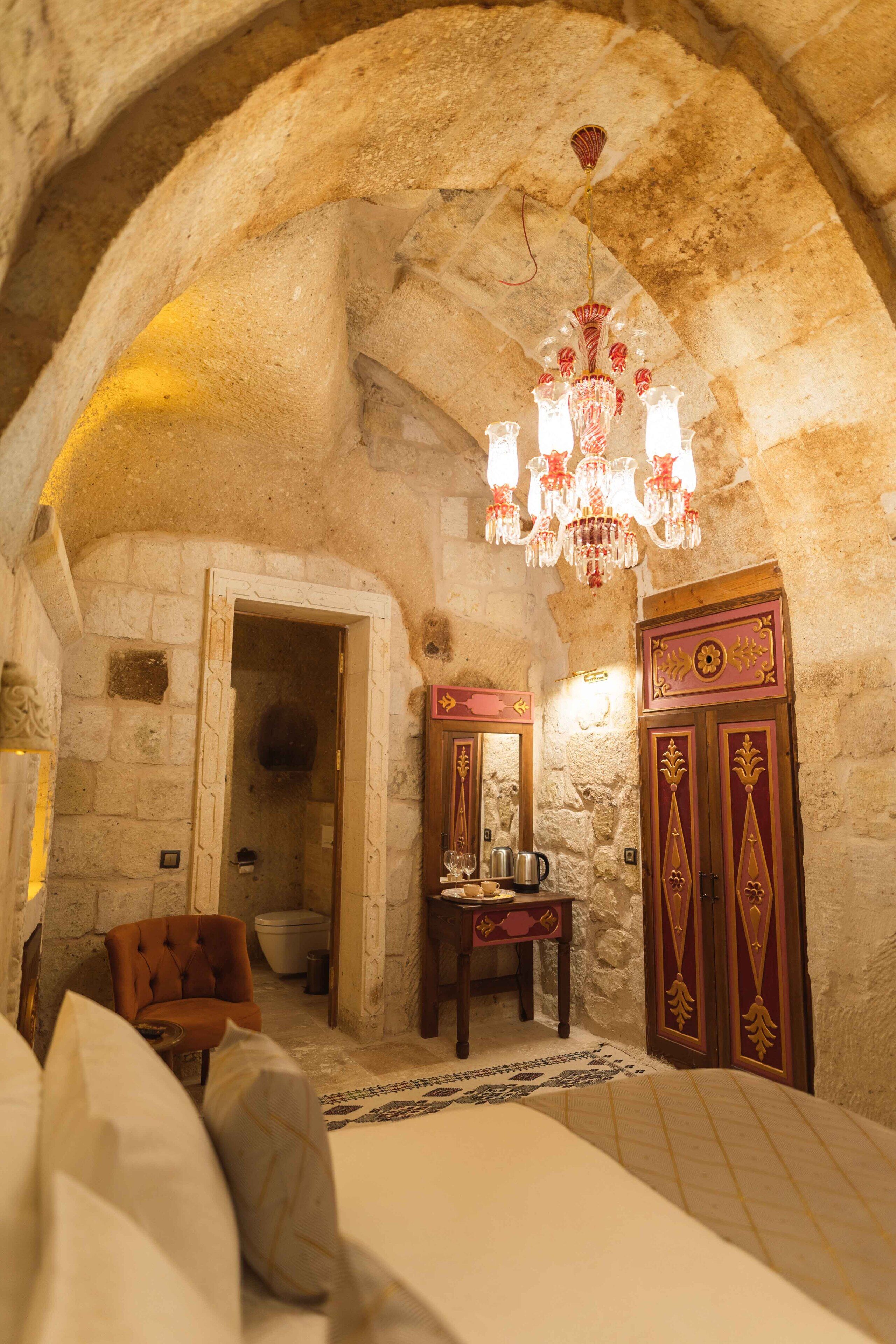 Solo Cave Suites