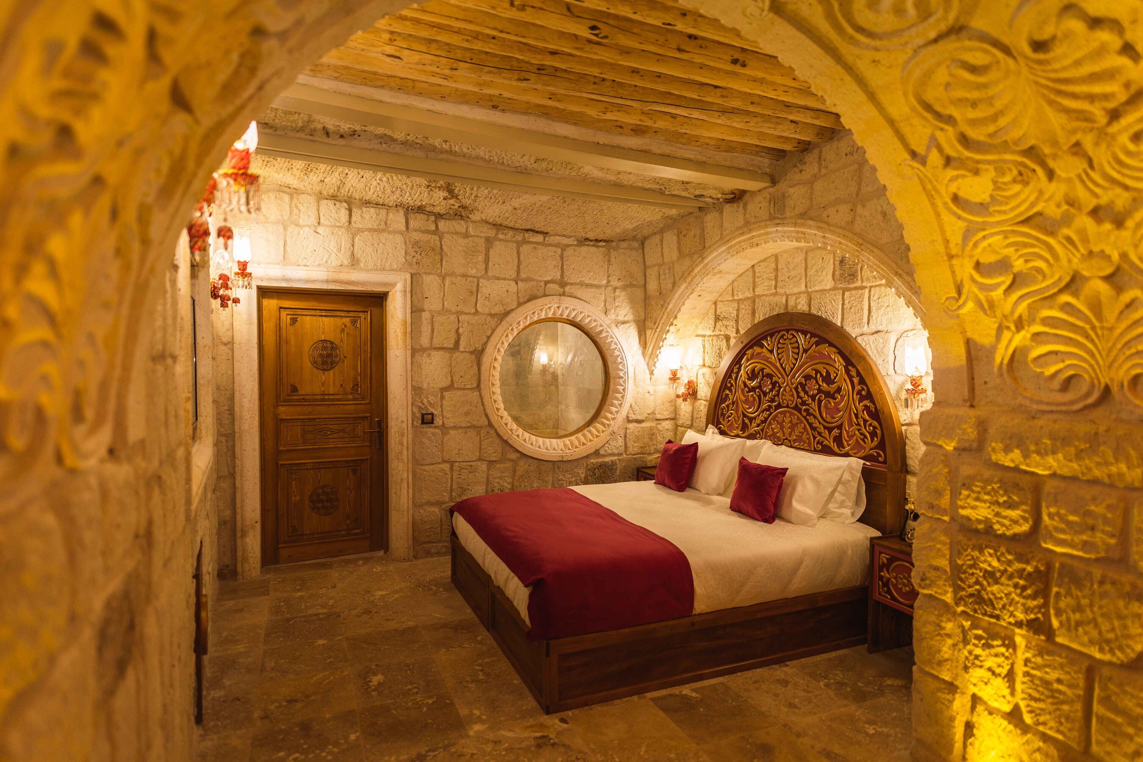 Solo Cave Suites