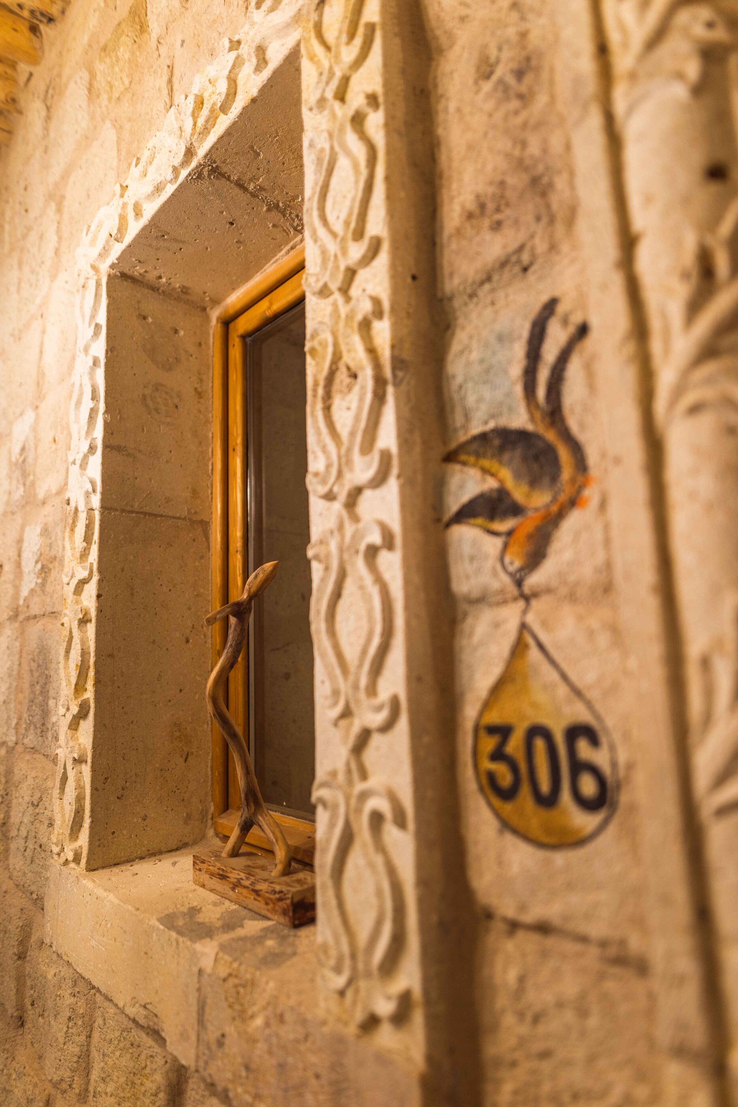 Solo Cave Suites
