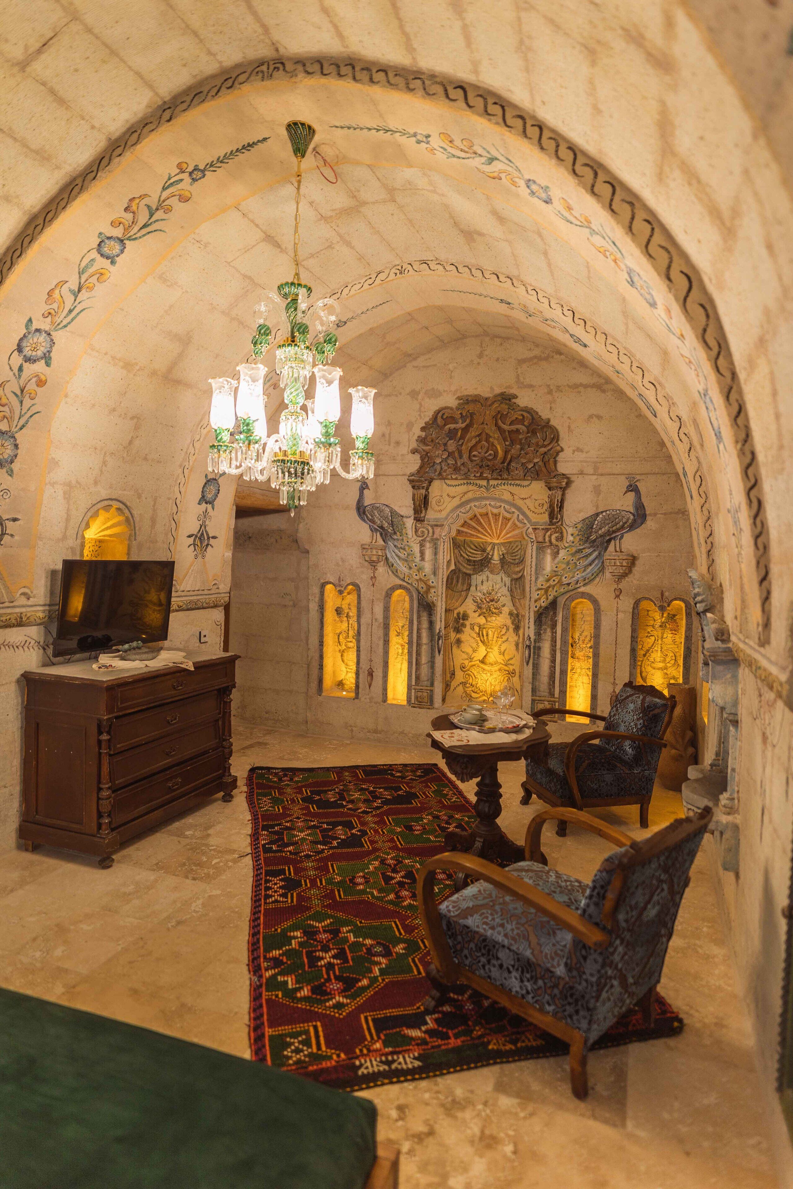 Solo Cave Suites