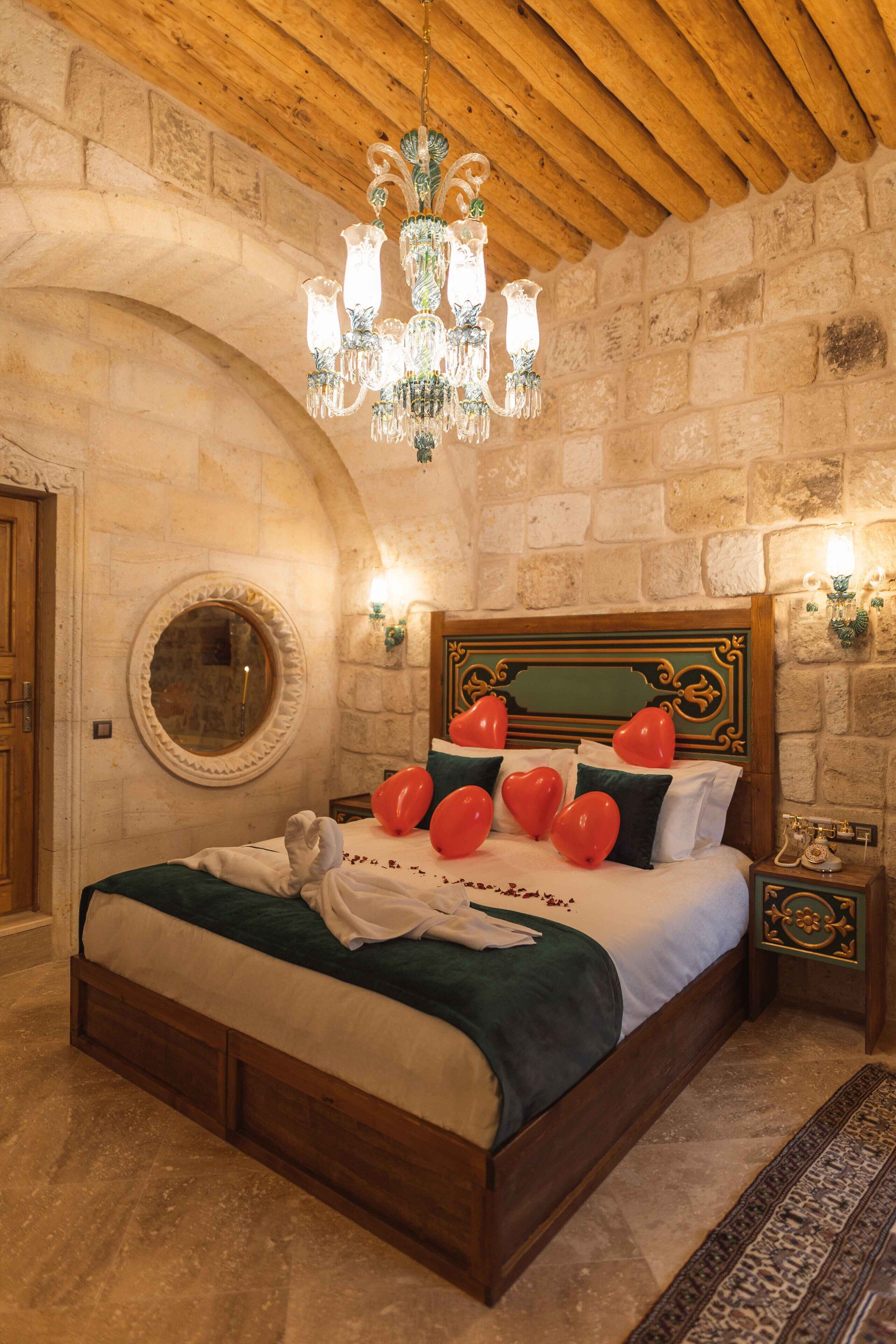 Solo Cave Suites