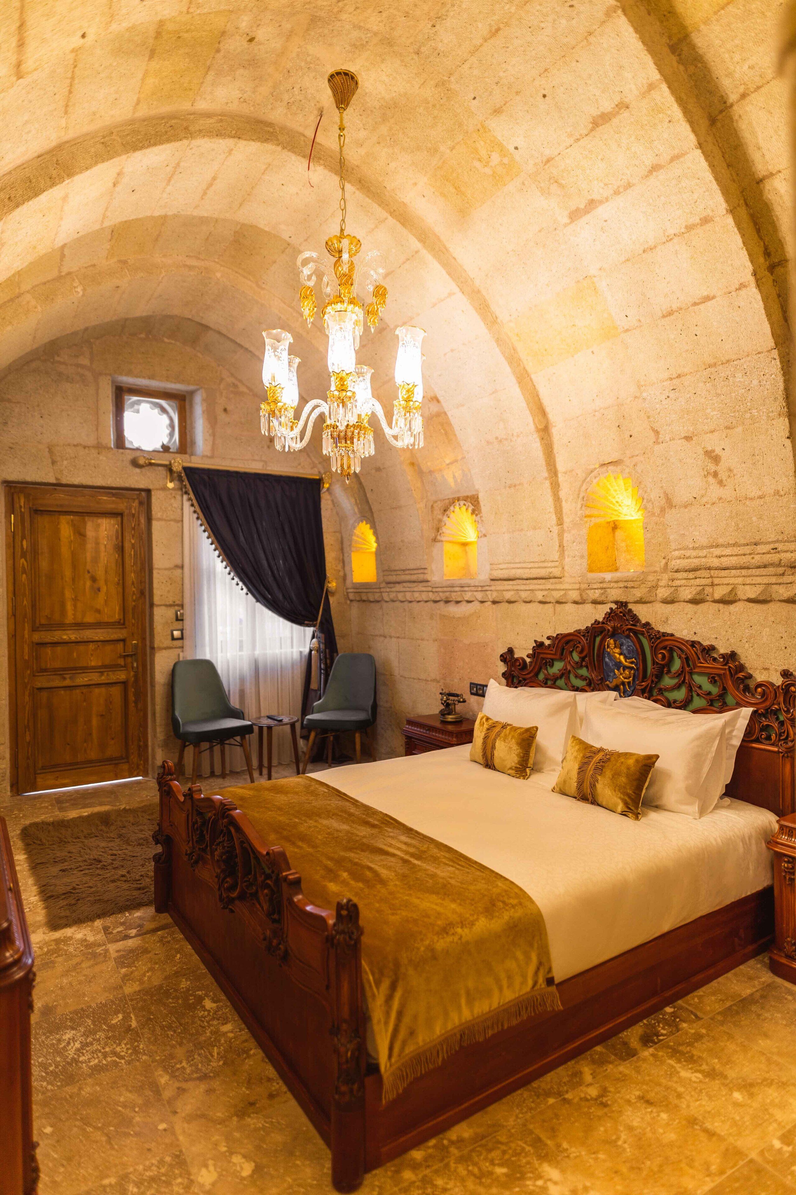 Solo Cave Suites