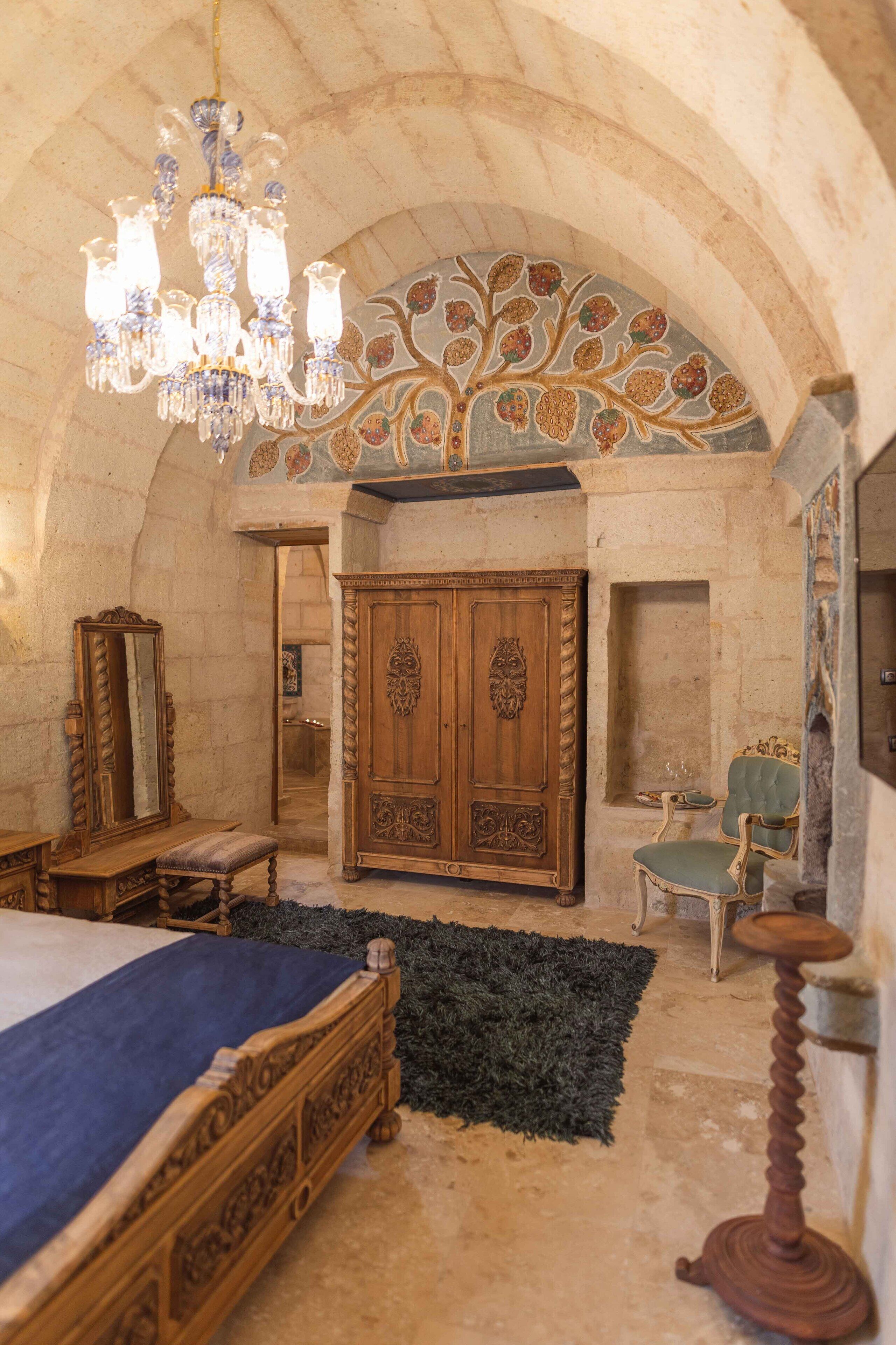 Solo Cave Suites
