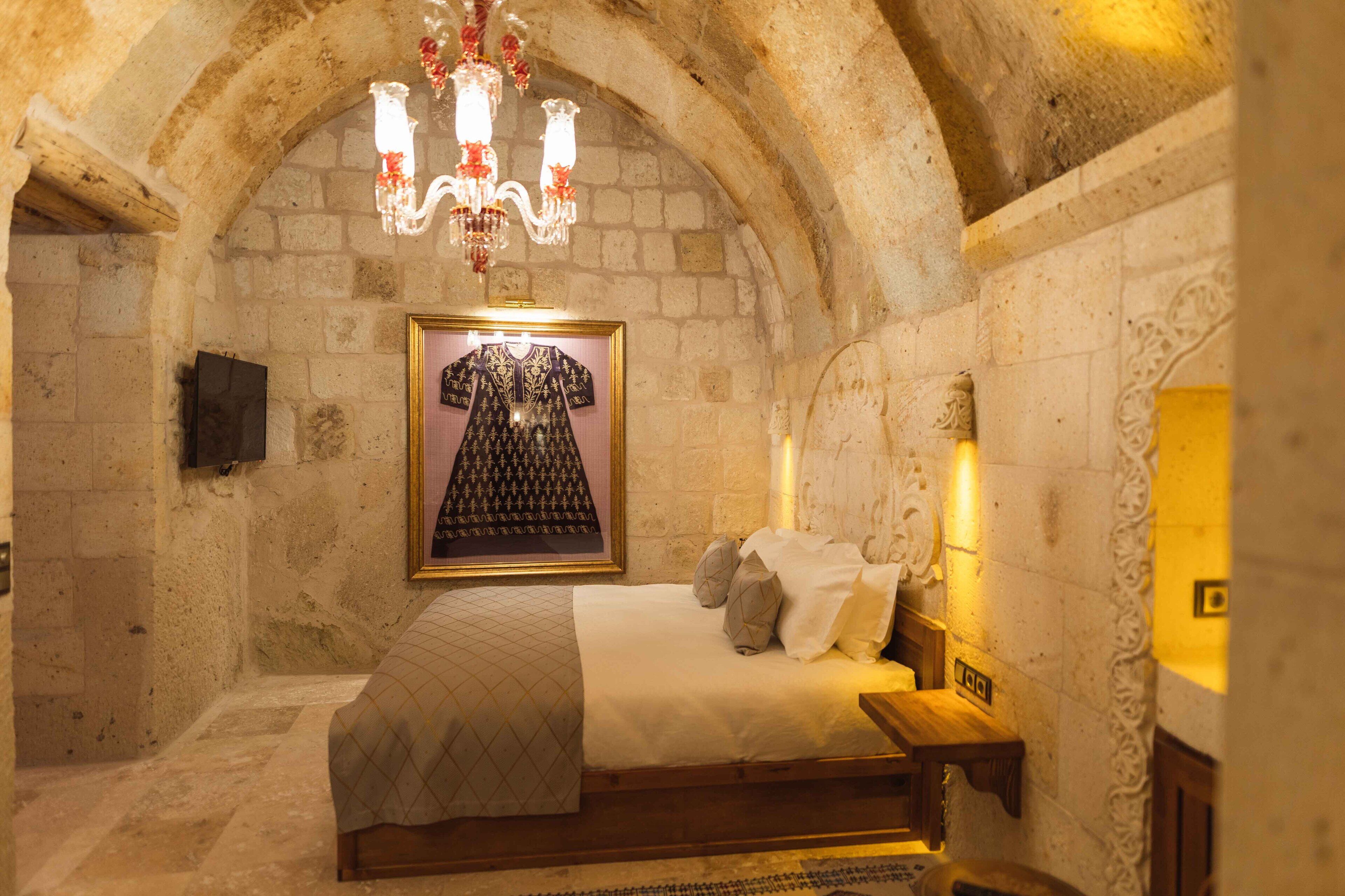 Solo Cave Suites