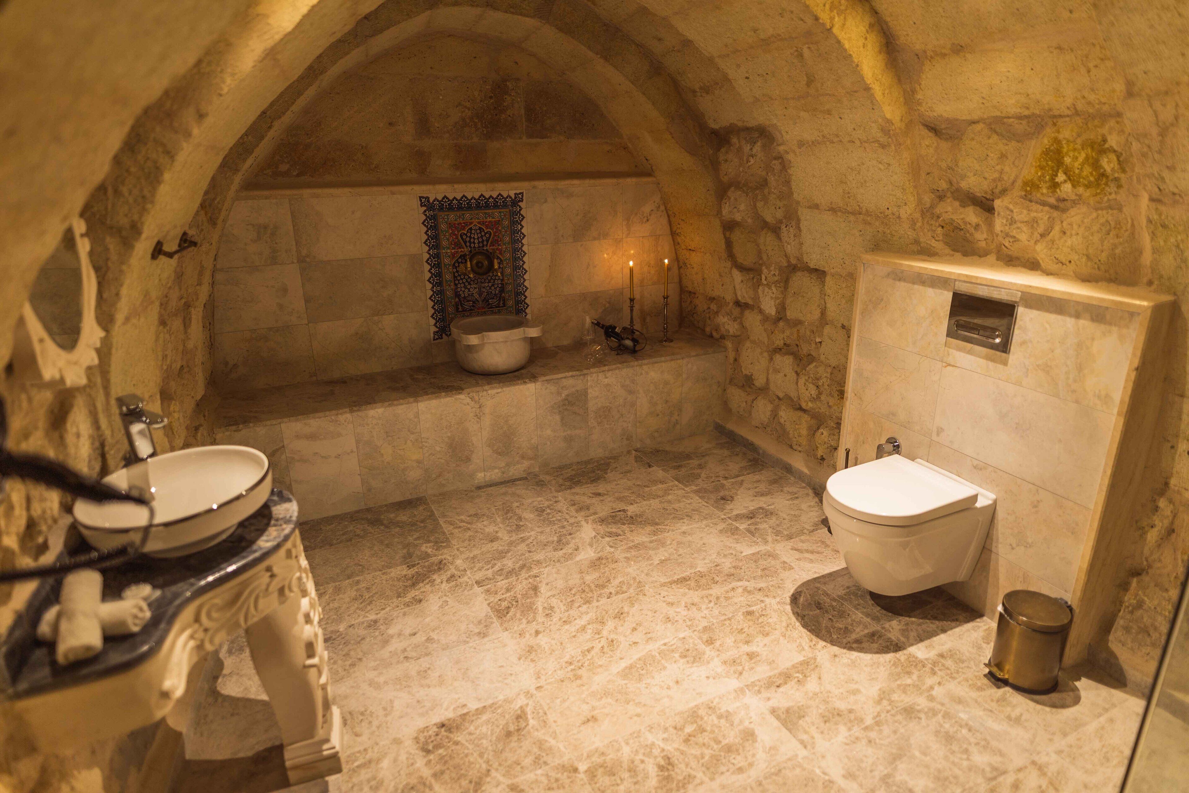 Solo Cave Suites