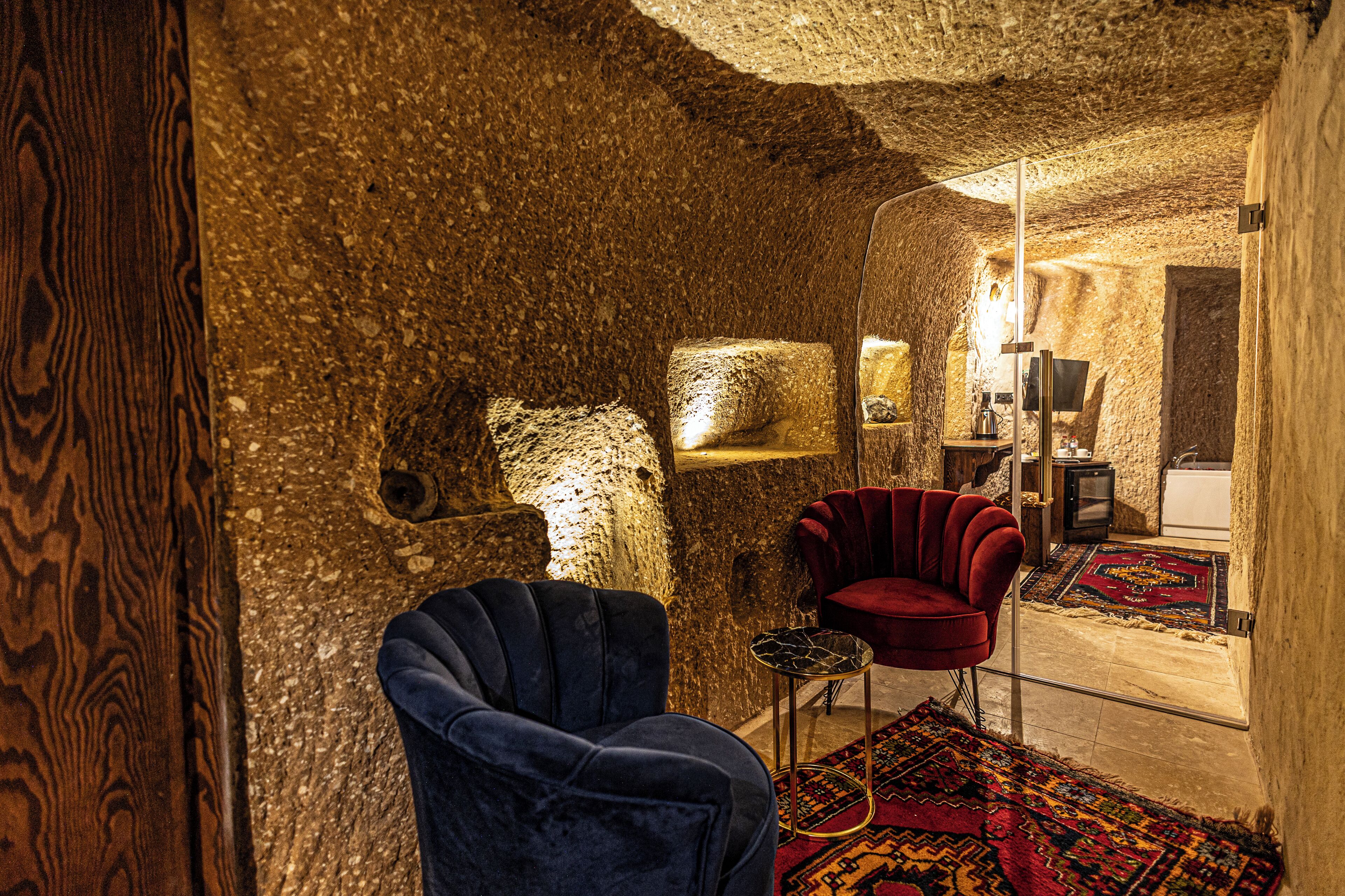 Zümrüt Anka Cave