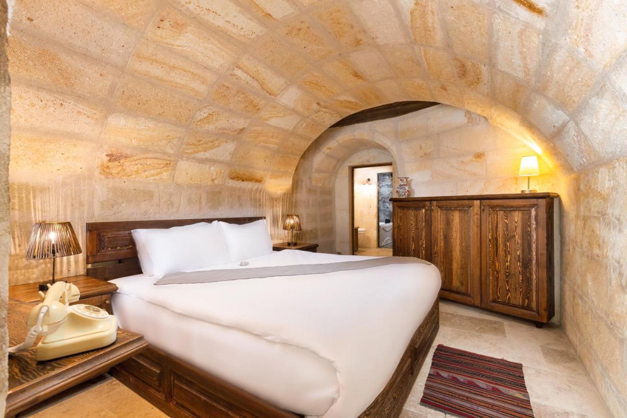 Cappa Via Cave Hotel