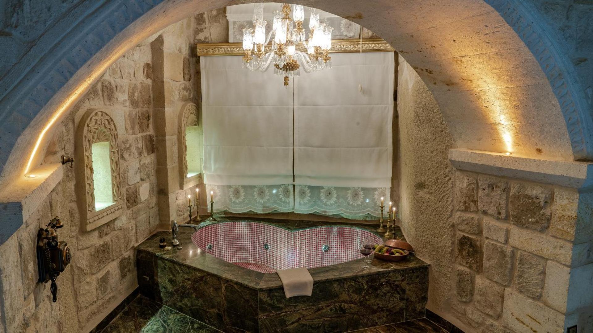 Elika Cave Suites Hotel & SPA