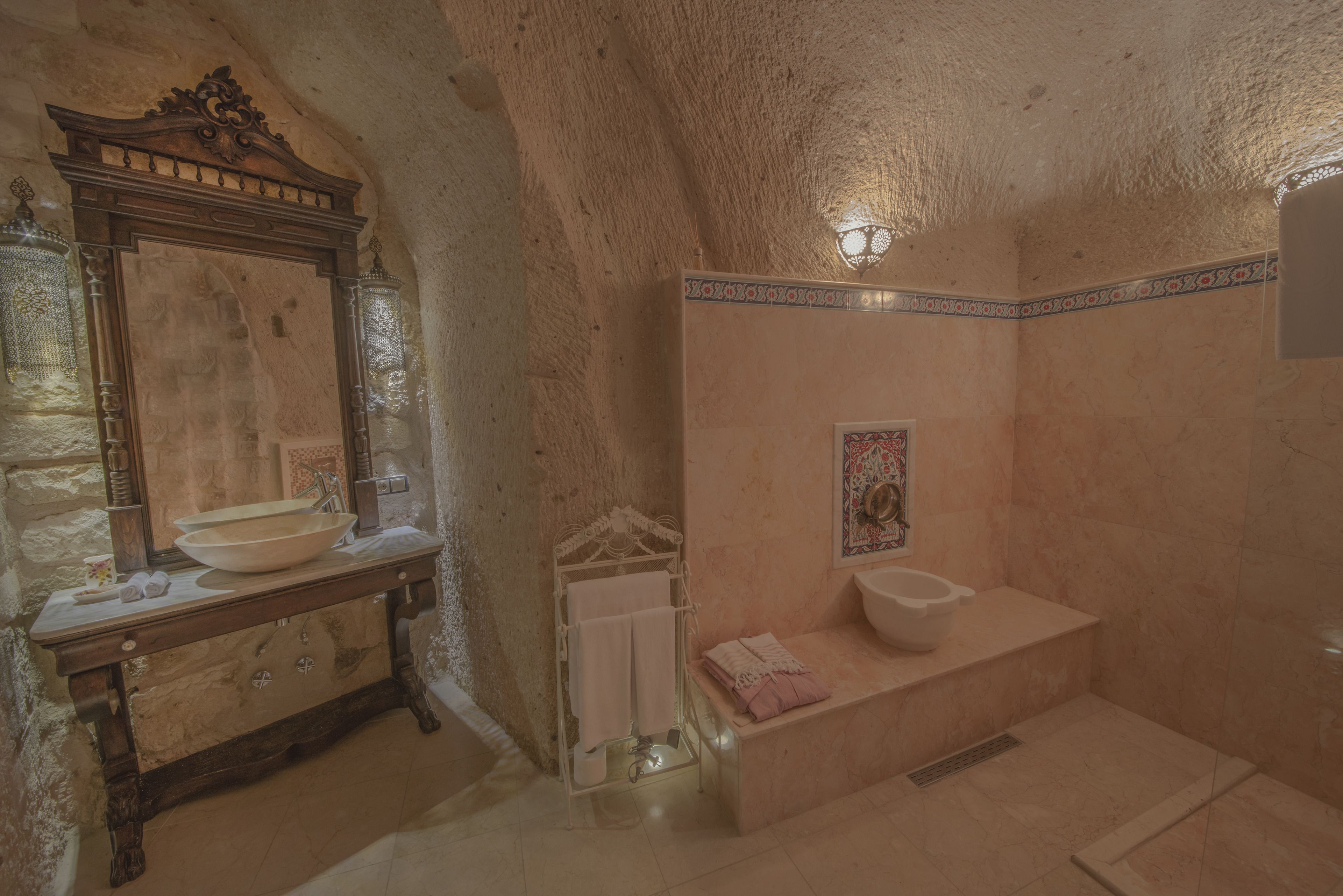 Elika Cave Suites Hotel & SPA