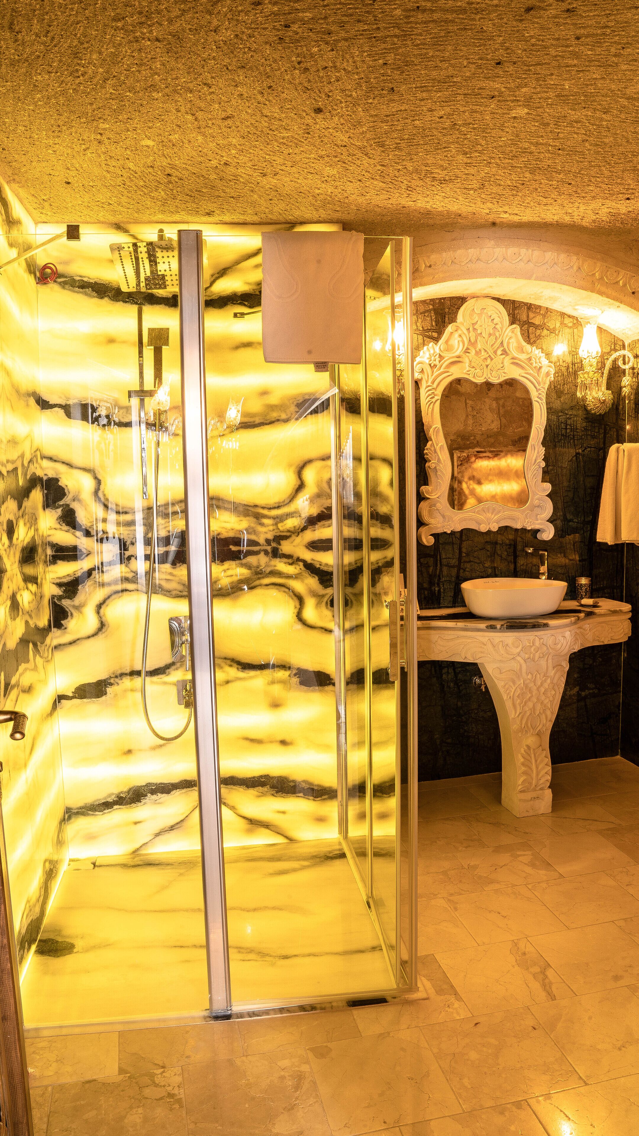 Elika Cave Suites Hotel & SPA