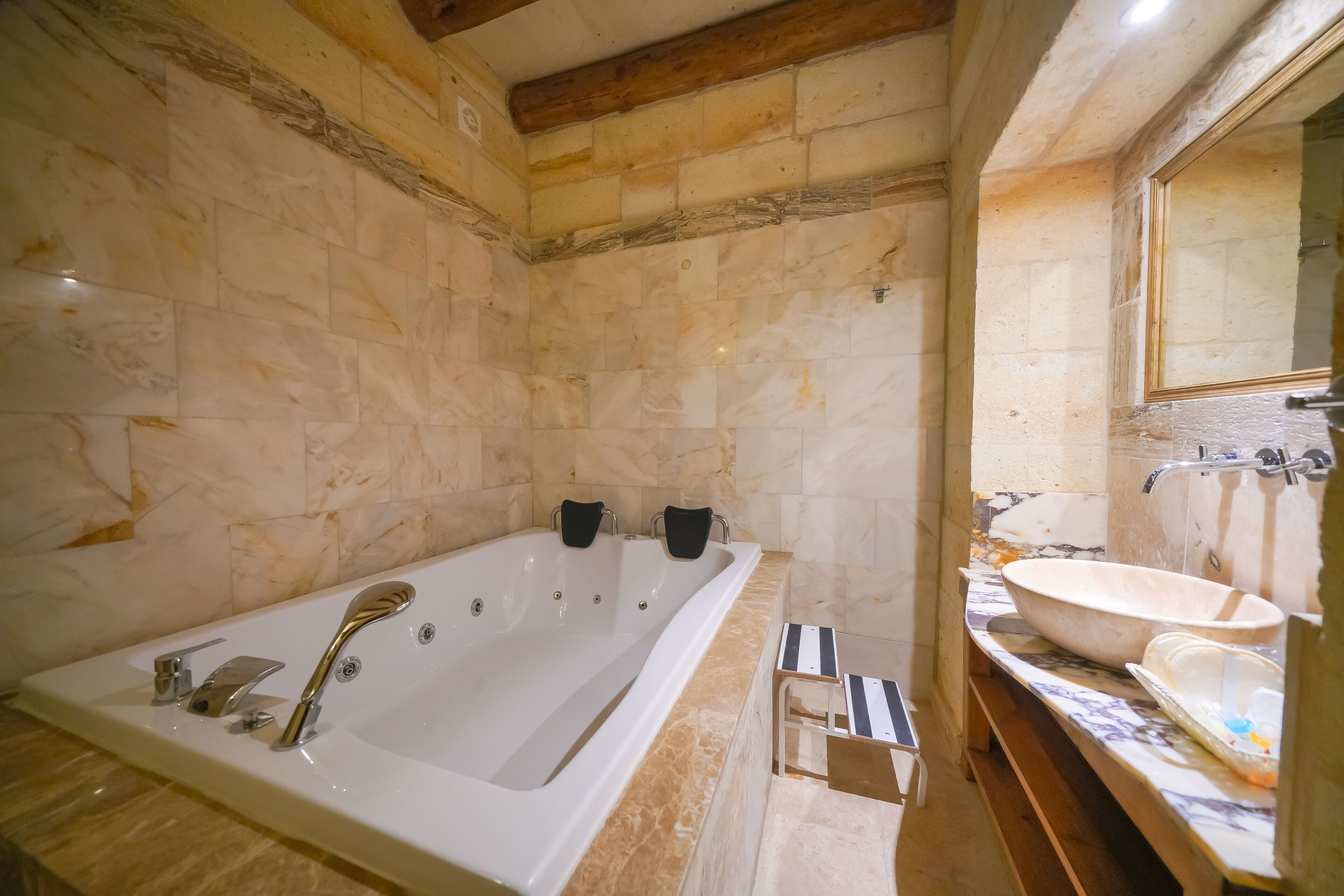Serenus Cave Suites
