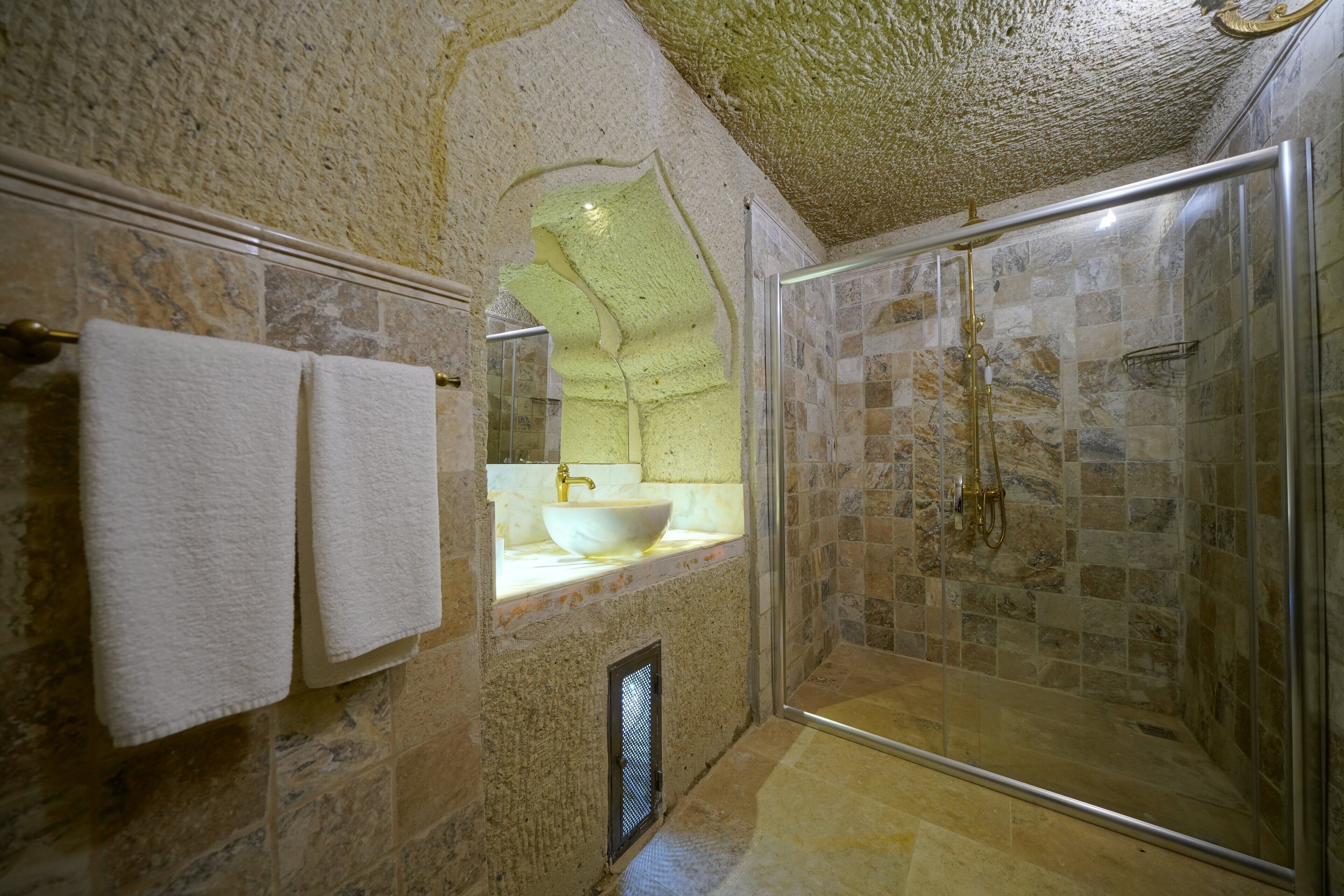 Serenus Cave Suites