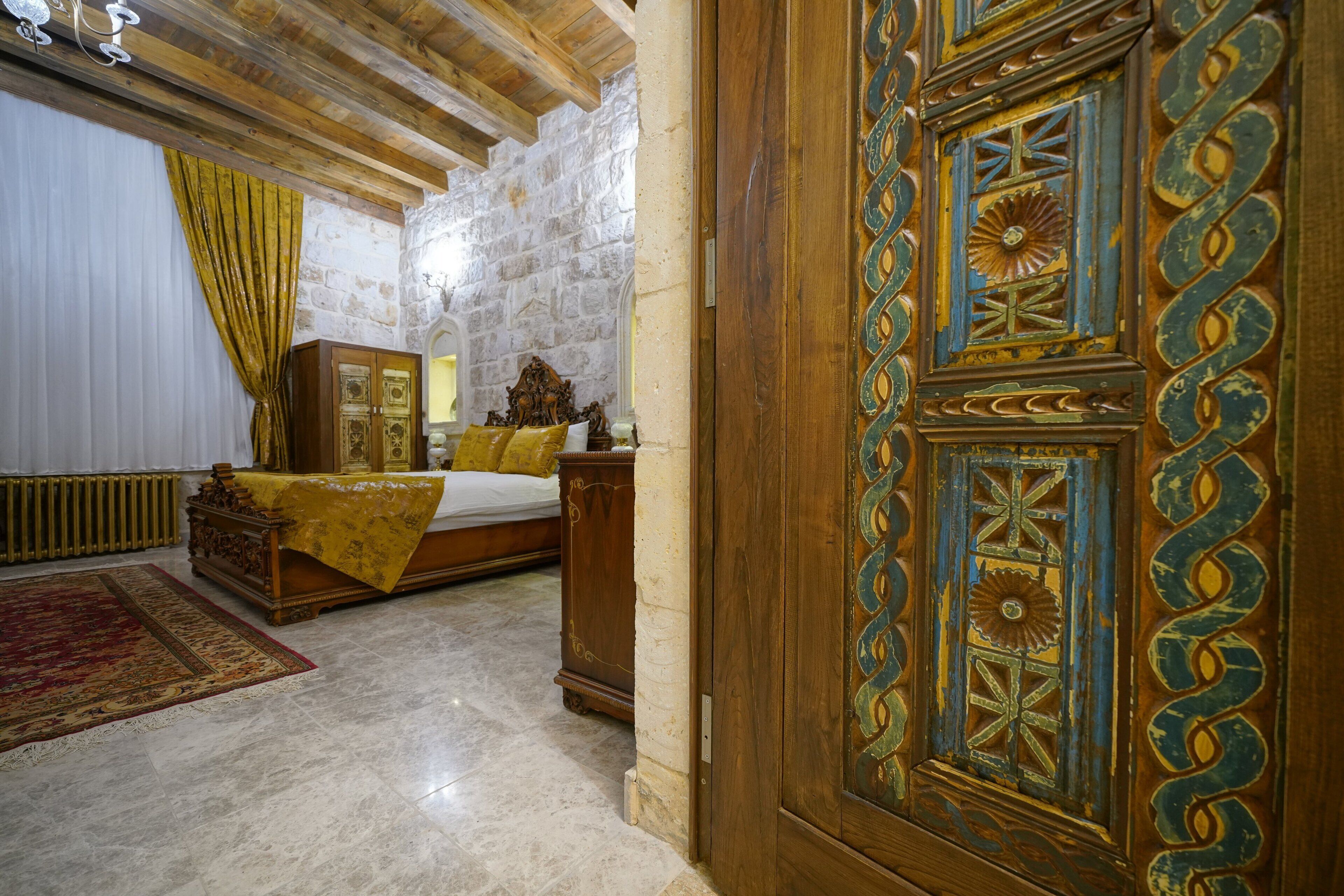 Serenus Cave Suites
