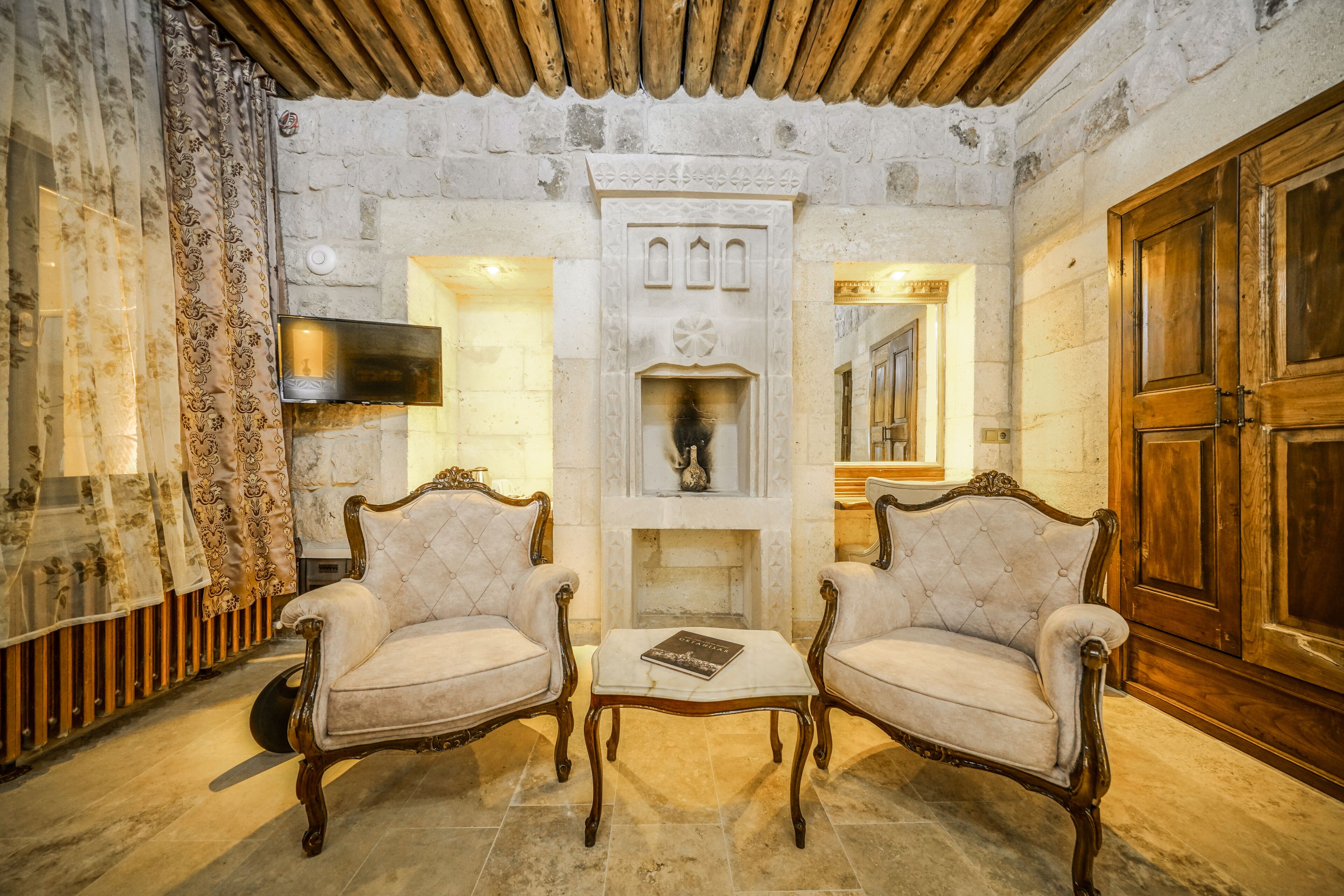 Serenus Cave Suites