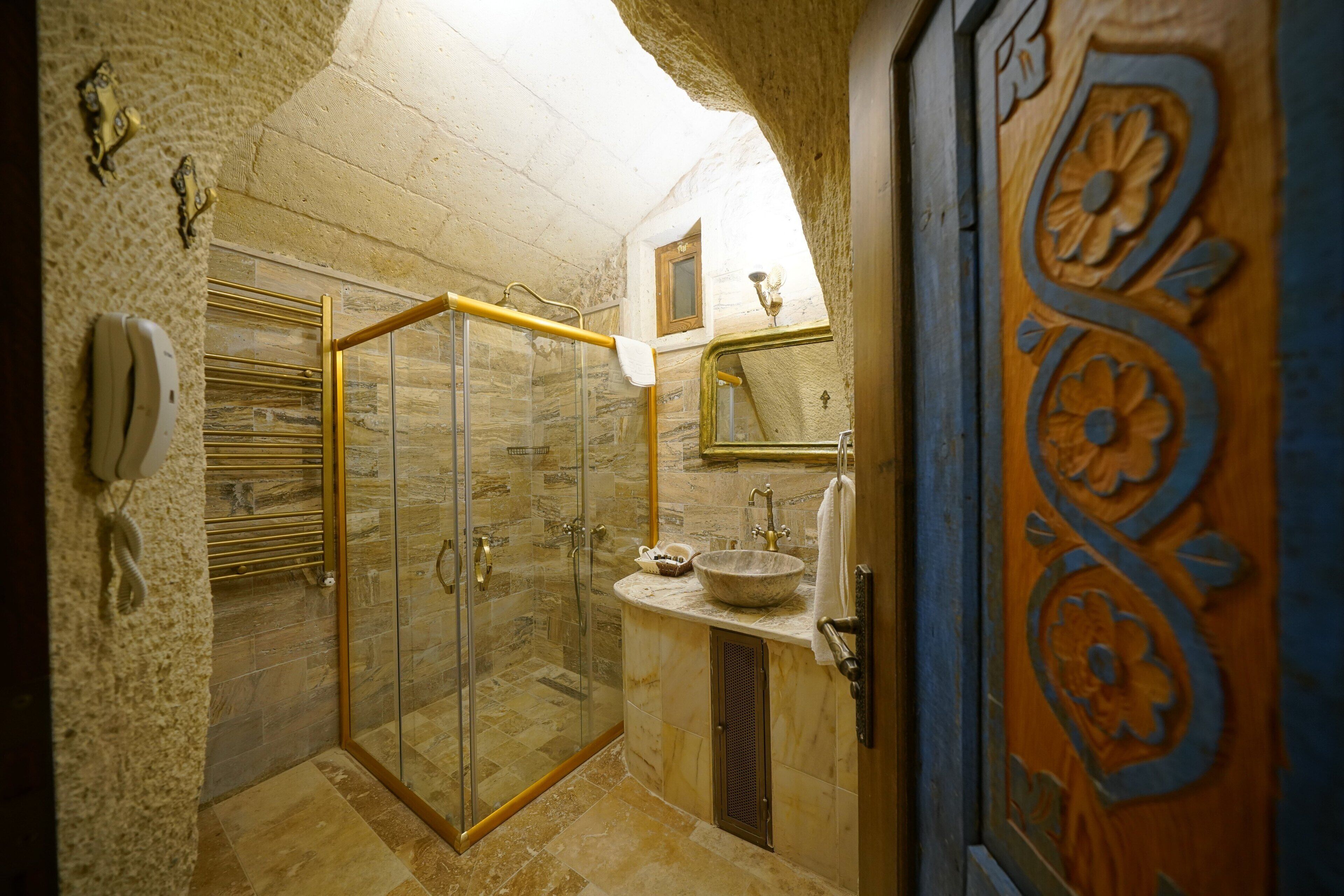 Serenus Cave Suites