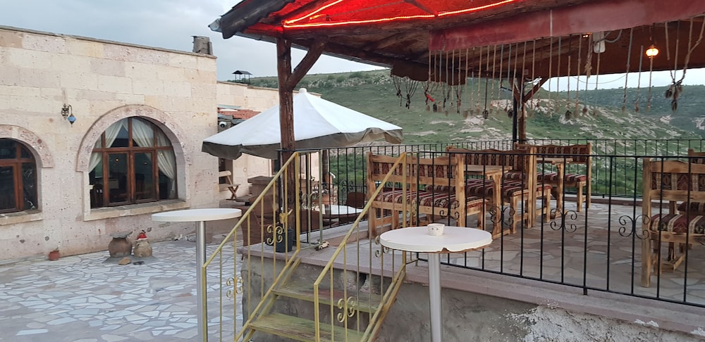 Akkoy Evleri Cave Hotel