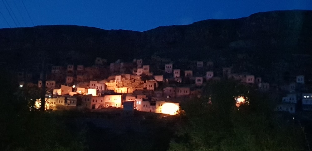 Akkoy Evleri Cave Hotel