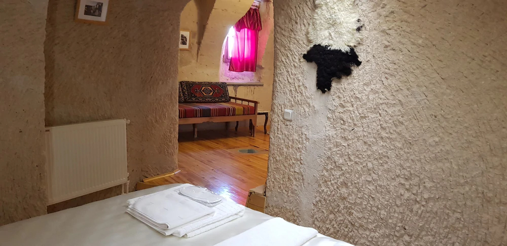 Akkoy Evleri Cave Hotel