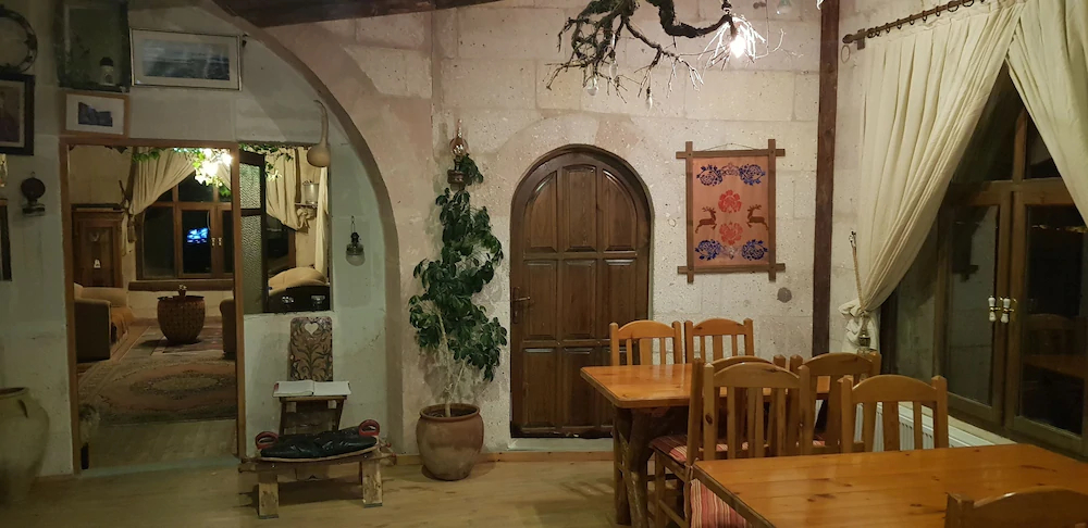 Akkoy Evleri Cave Hotel