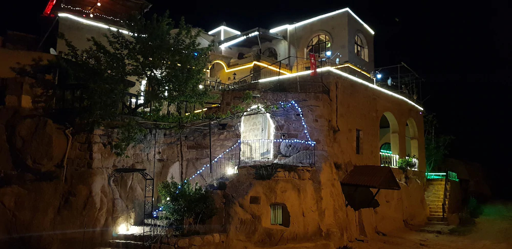 Akkoy Evleri Cave Hotel