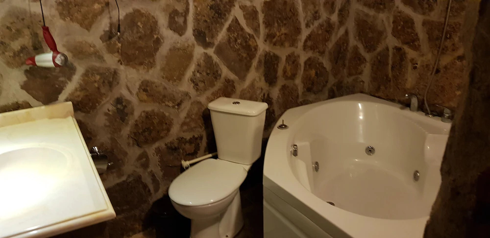 Akkoy Evleri Cave Hotel