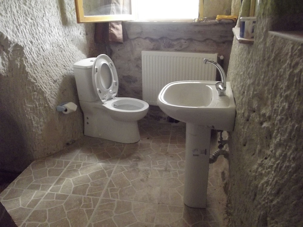 Akkoy Evleri Cave Hotel