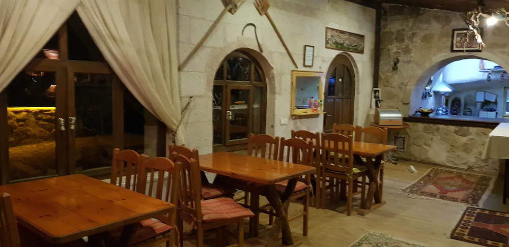 Akkoy Evleri Cave Hotel