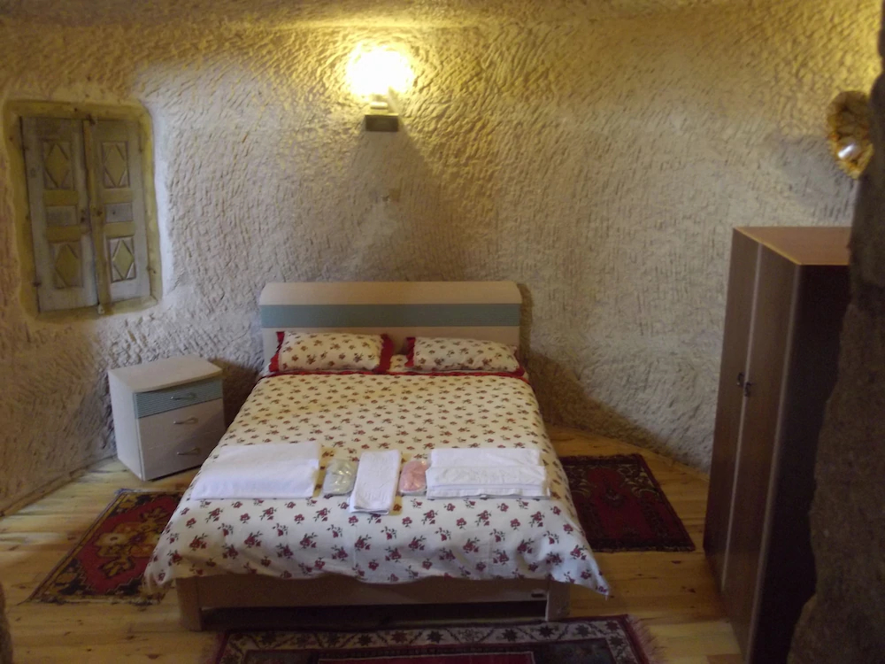 Akkoy Evleri Cave Hotel