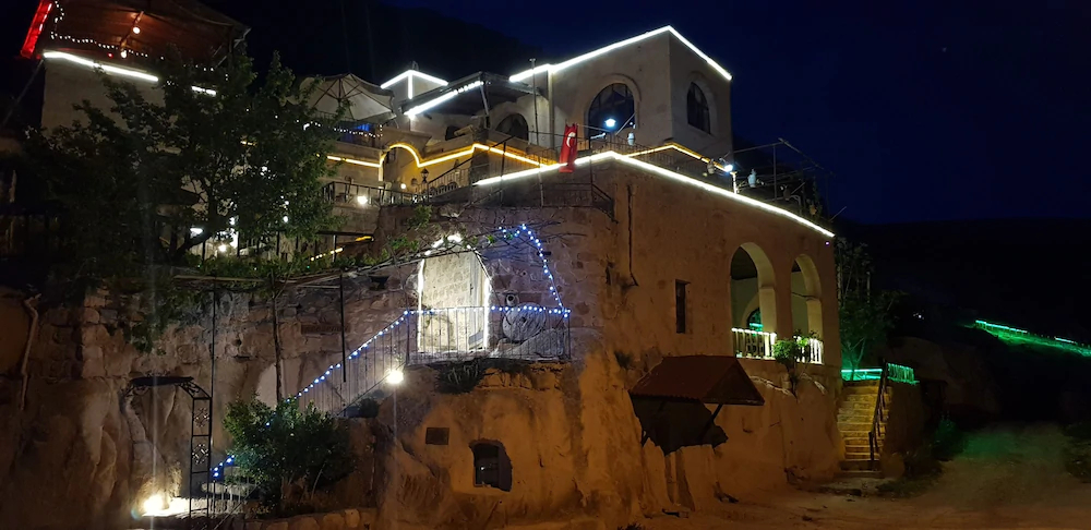 Akkoy Evleri Cave Hotel