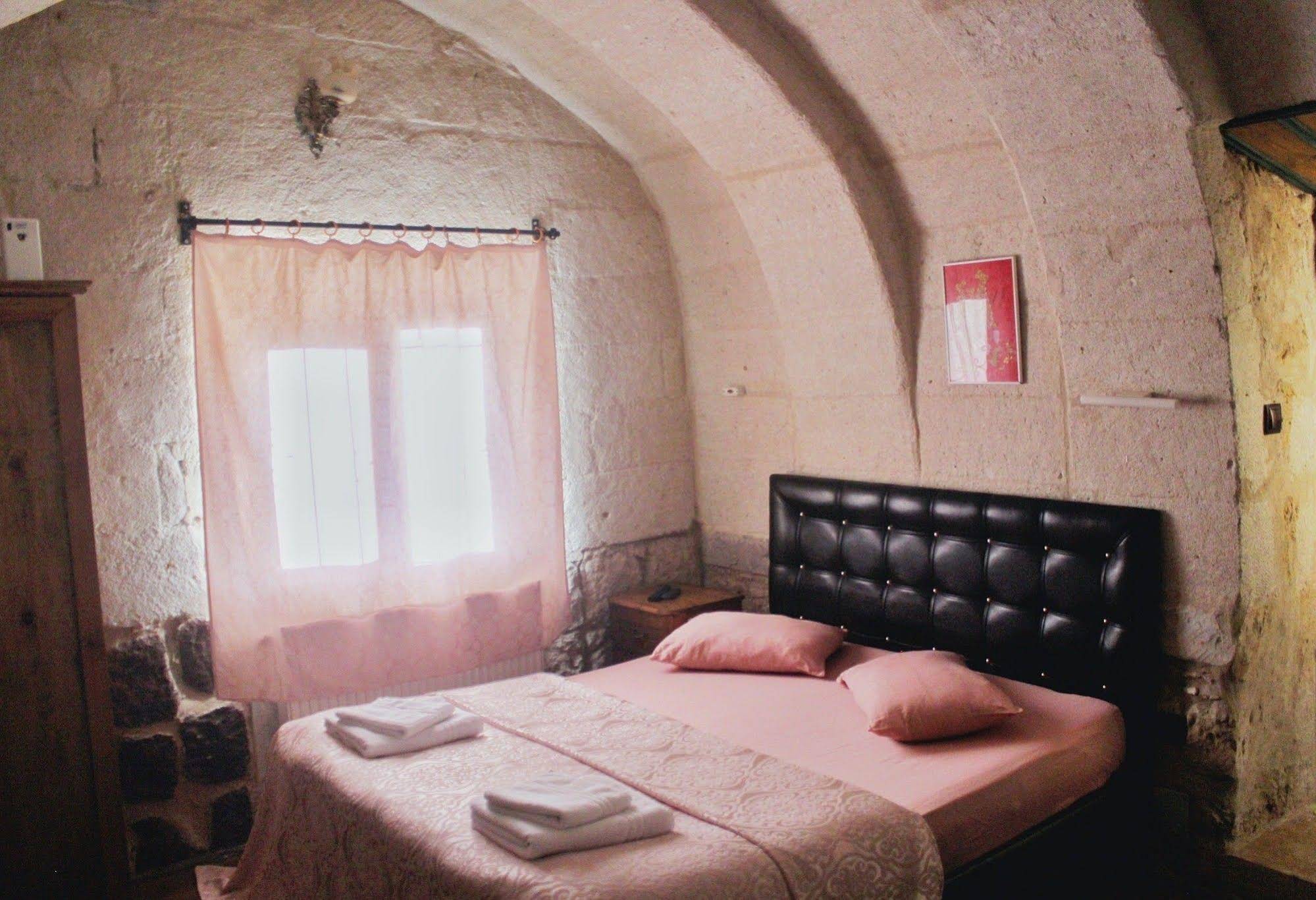7 Oda Kapadokya Cave House