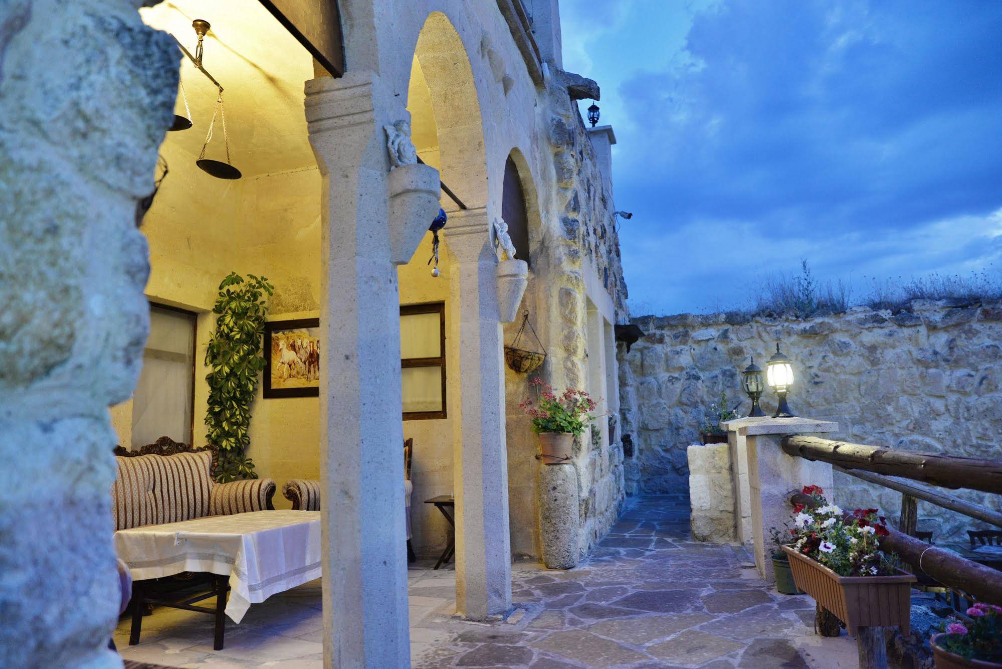 Antik Cave House