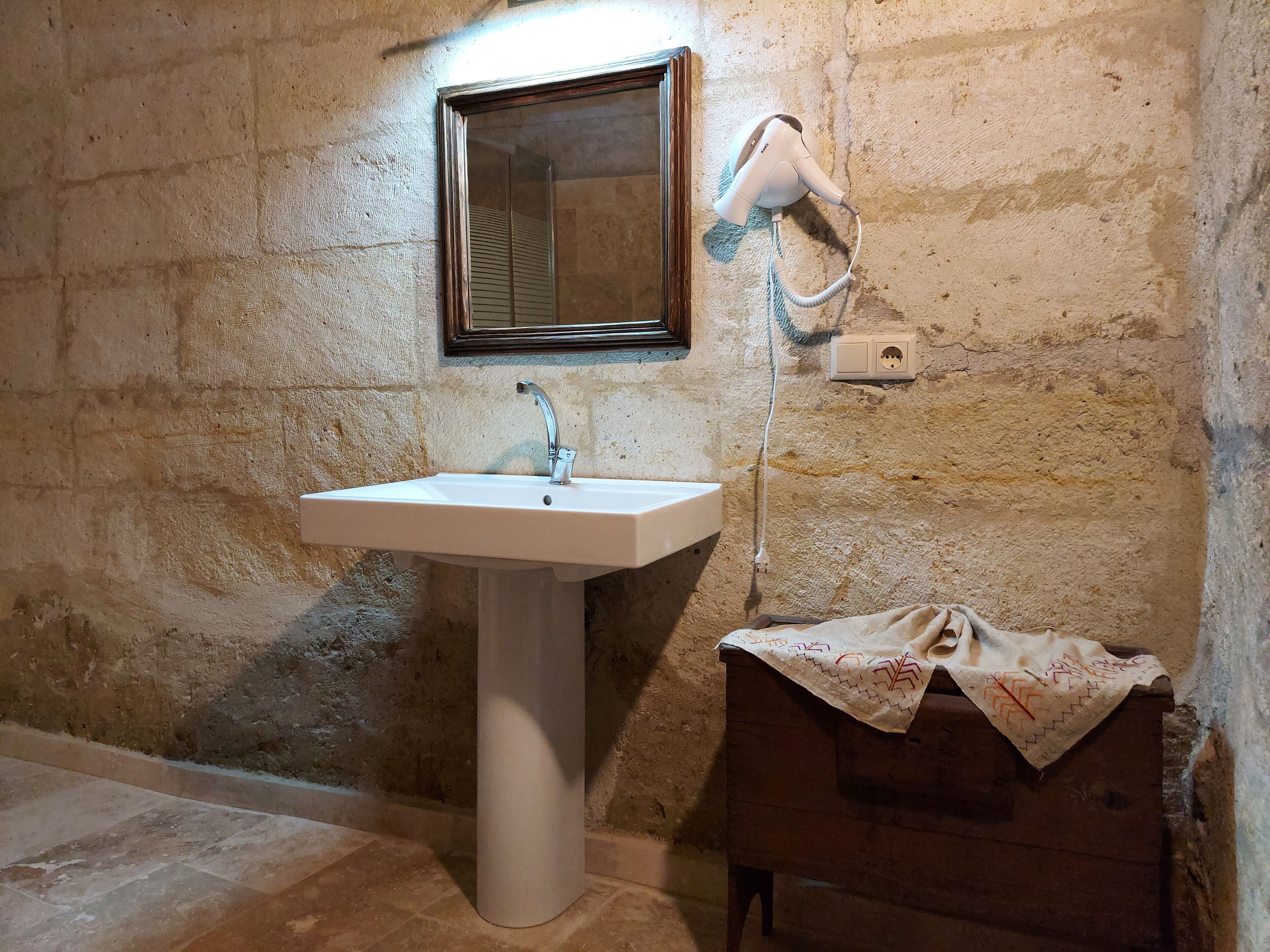 Armesos Cave Hotel