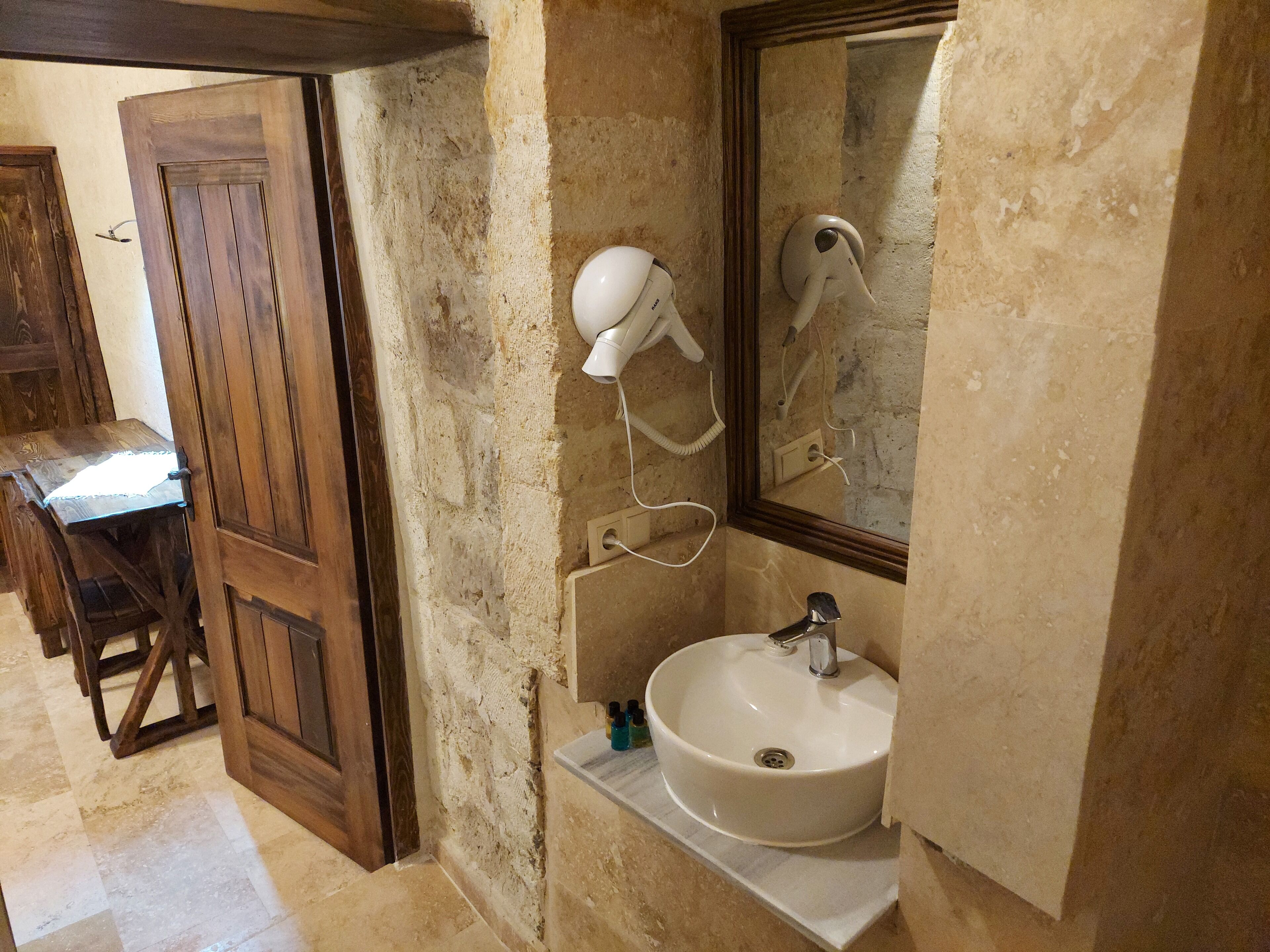 Armesos Cave Hotel