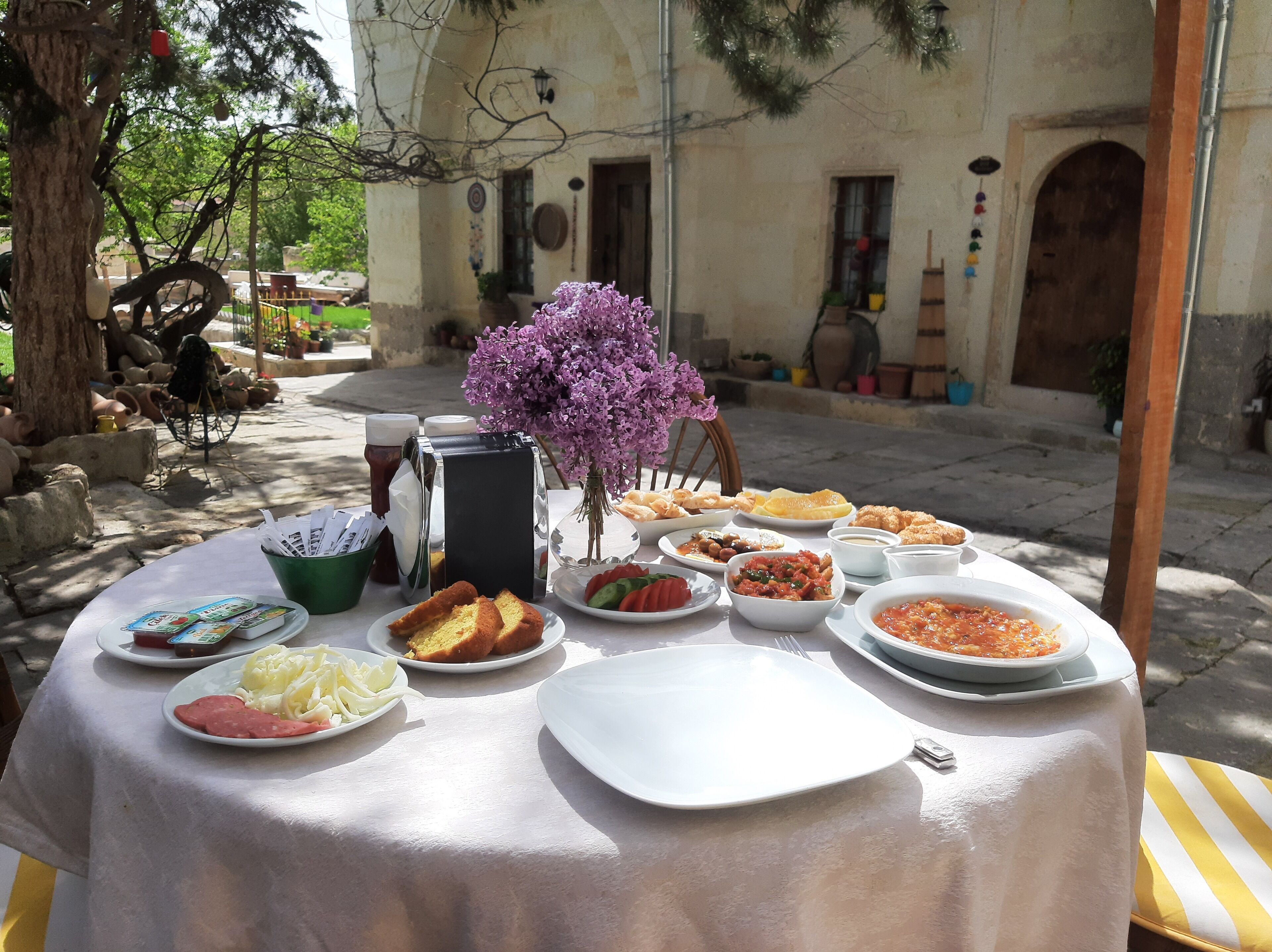 Armesos Cave Hotel