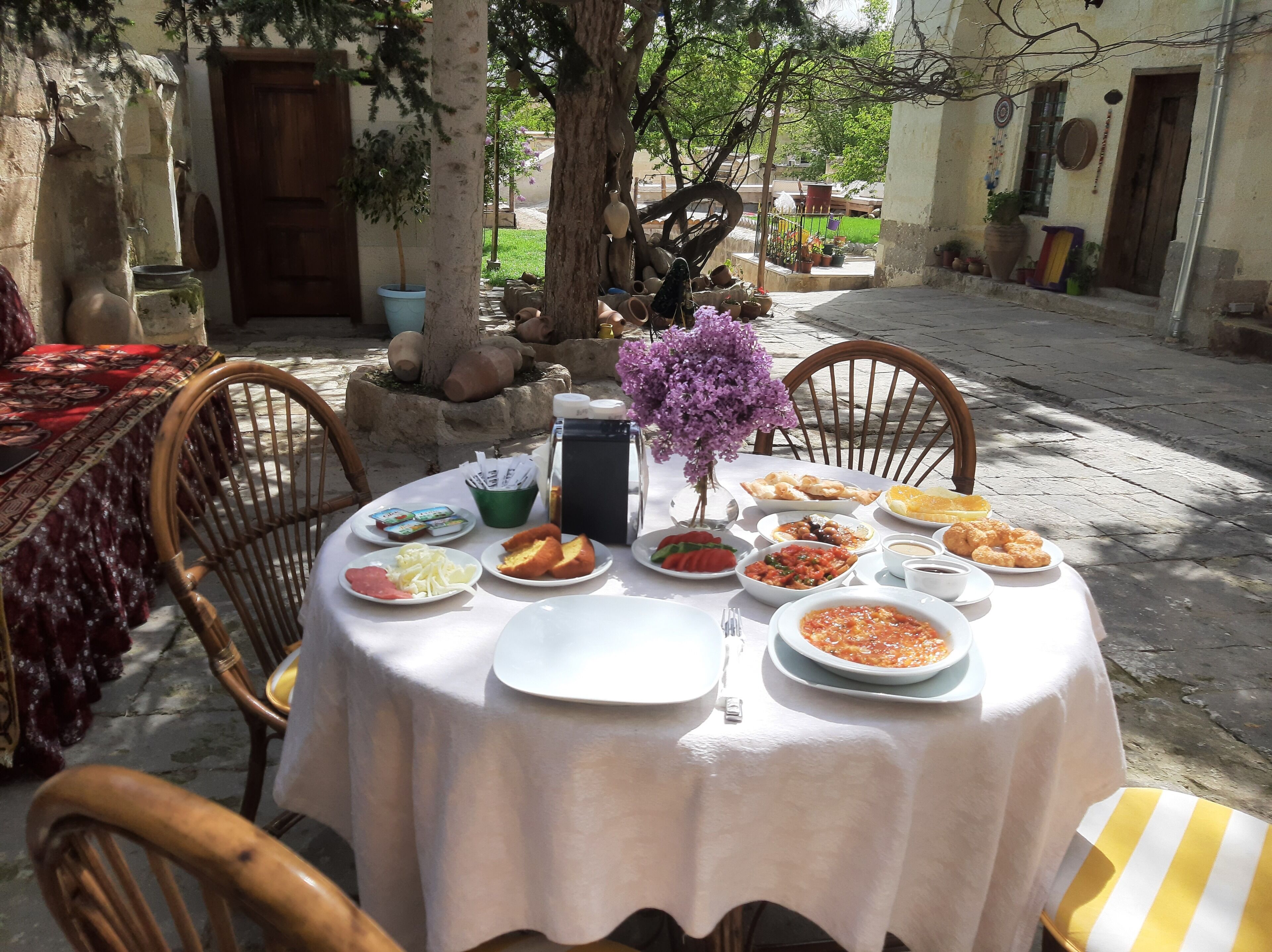 Armesos Cave Hotel