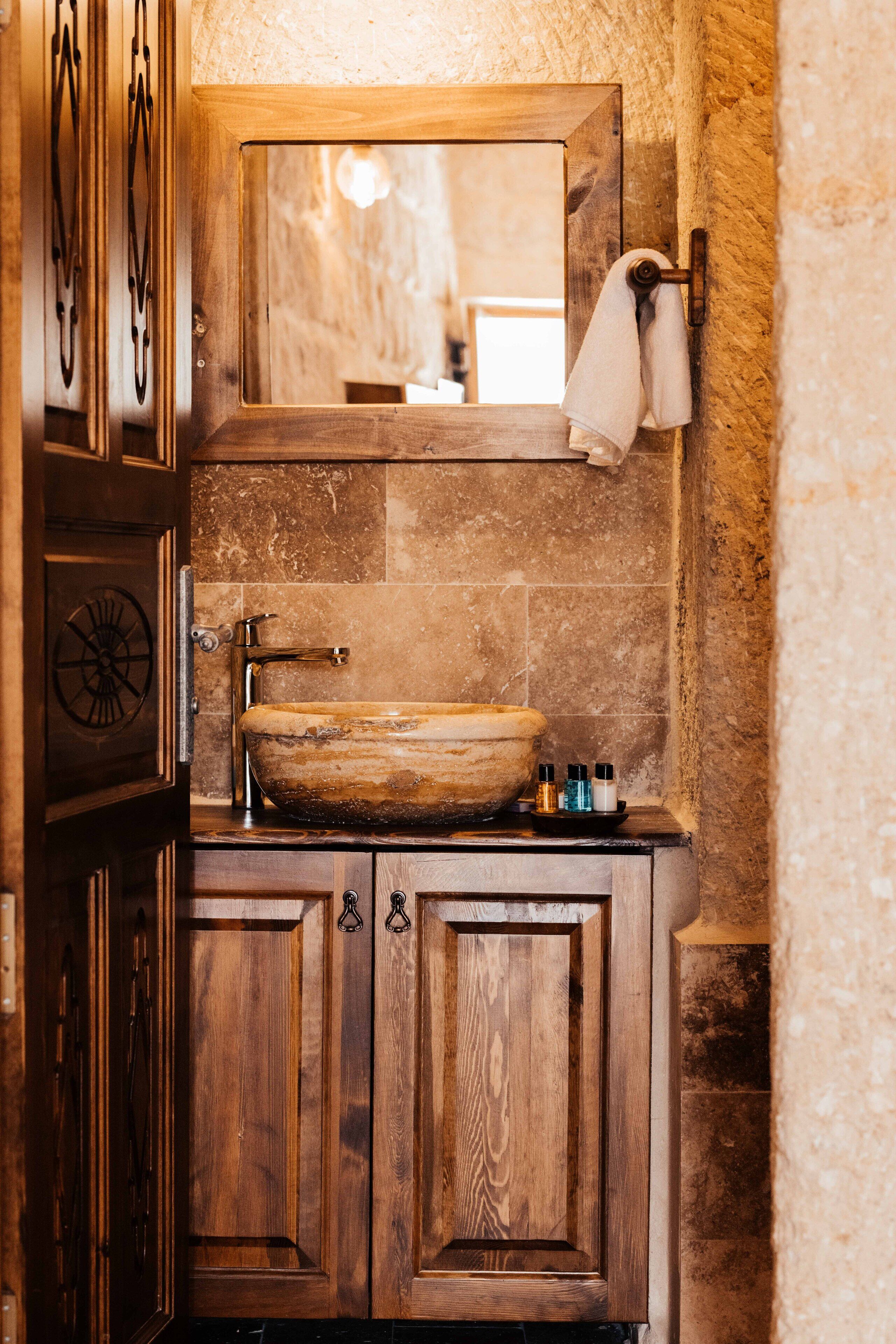 Bayar Cave Suites