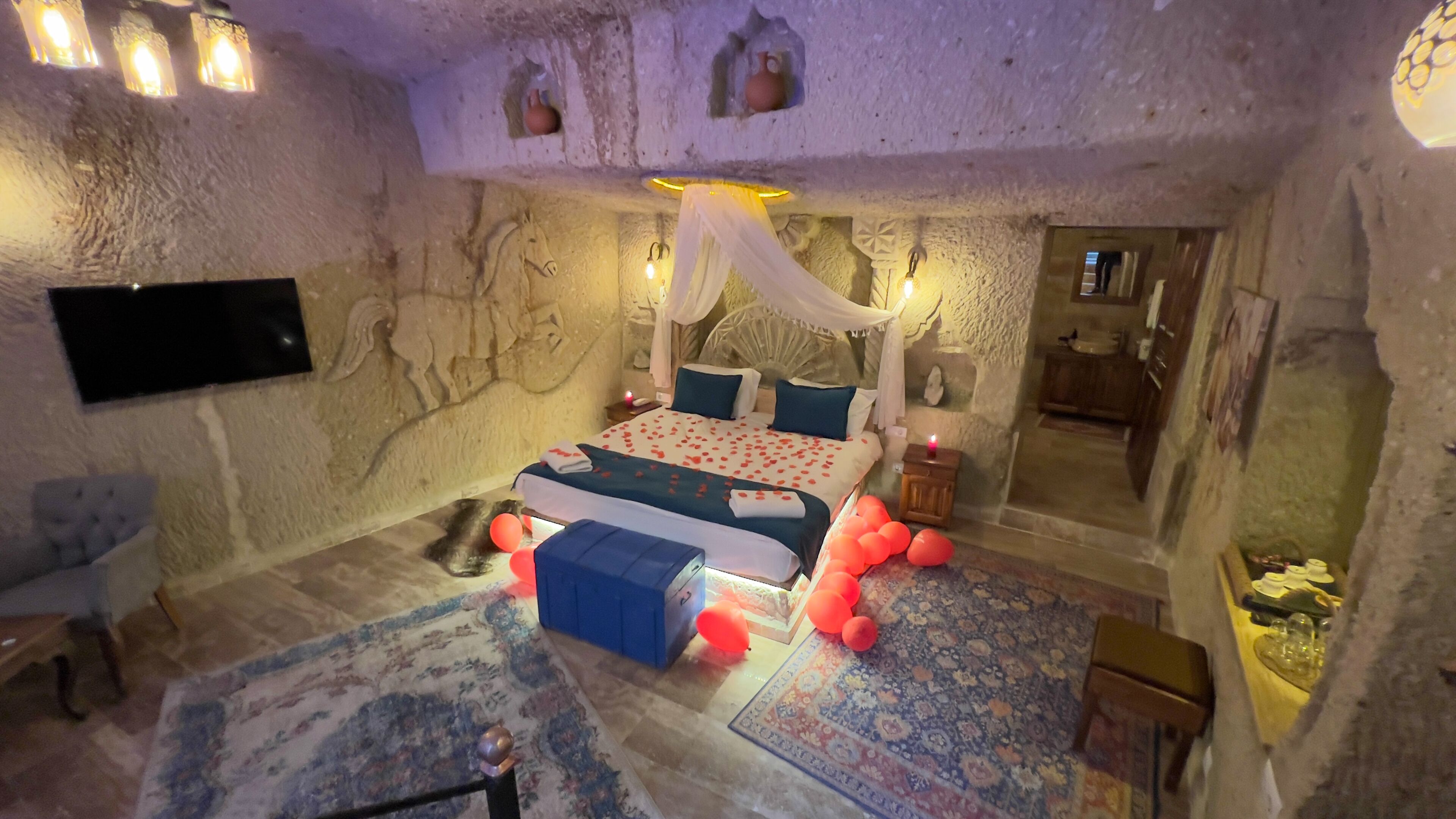 Bayar Cave Suites