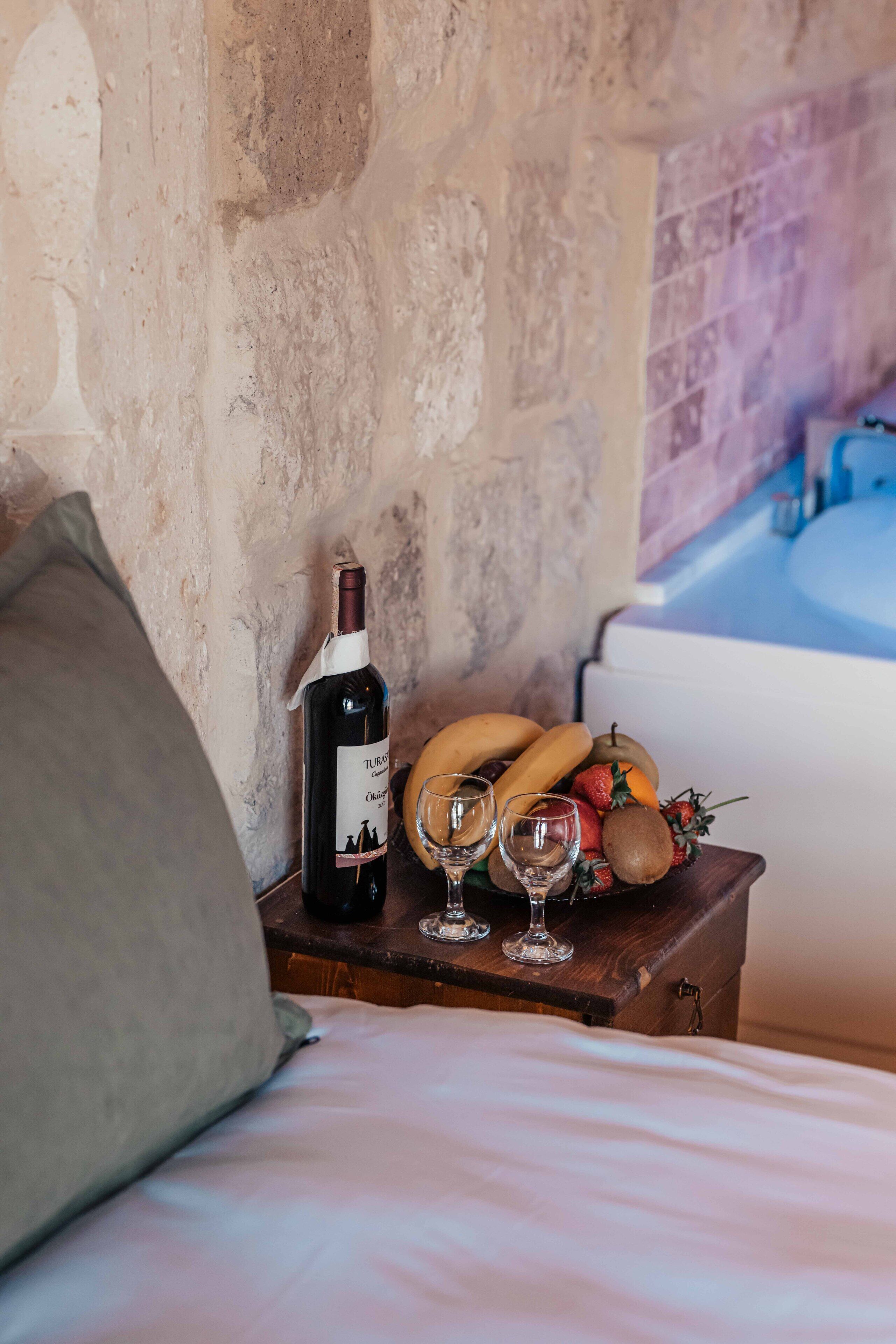 Bayar Cave Suites