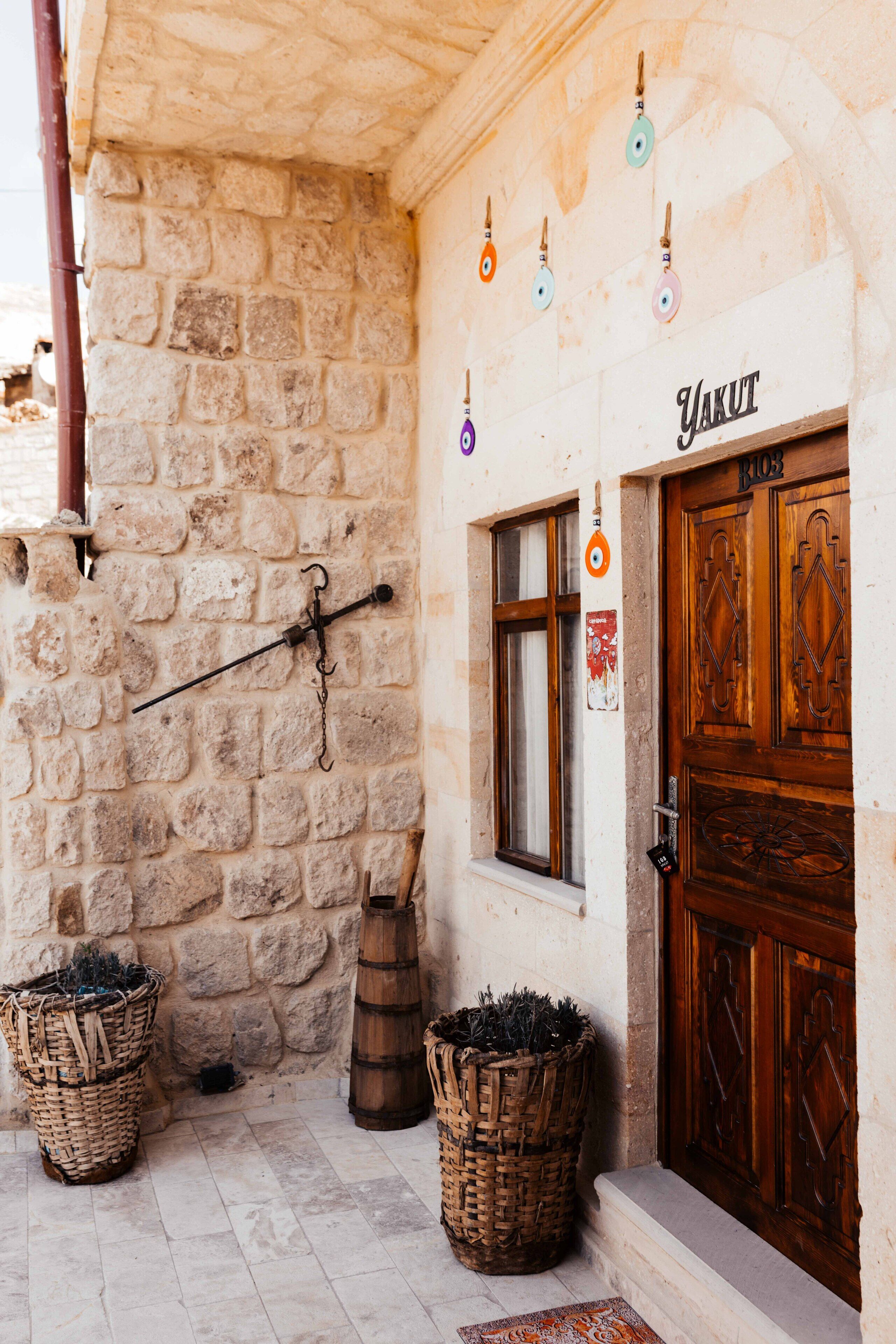 Bayar Cave Suites