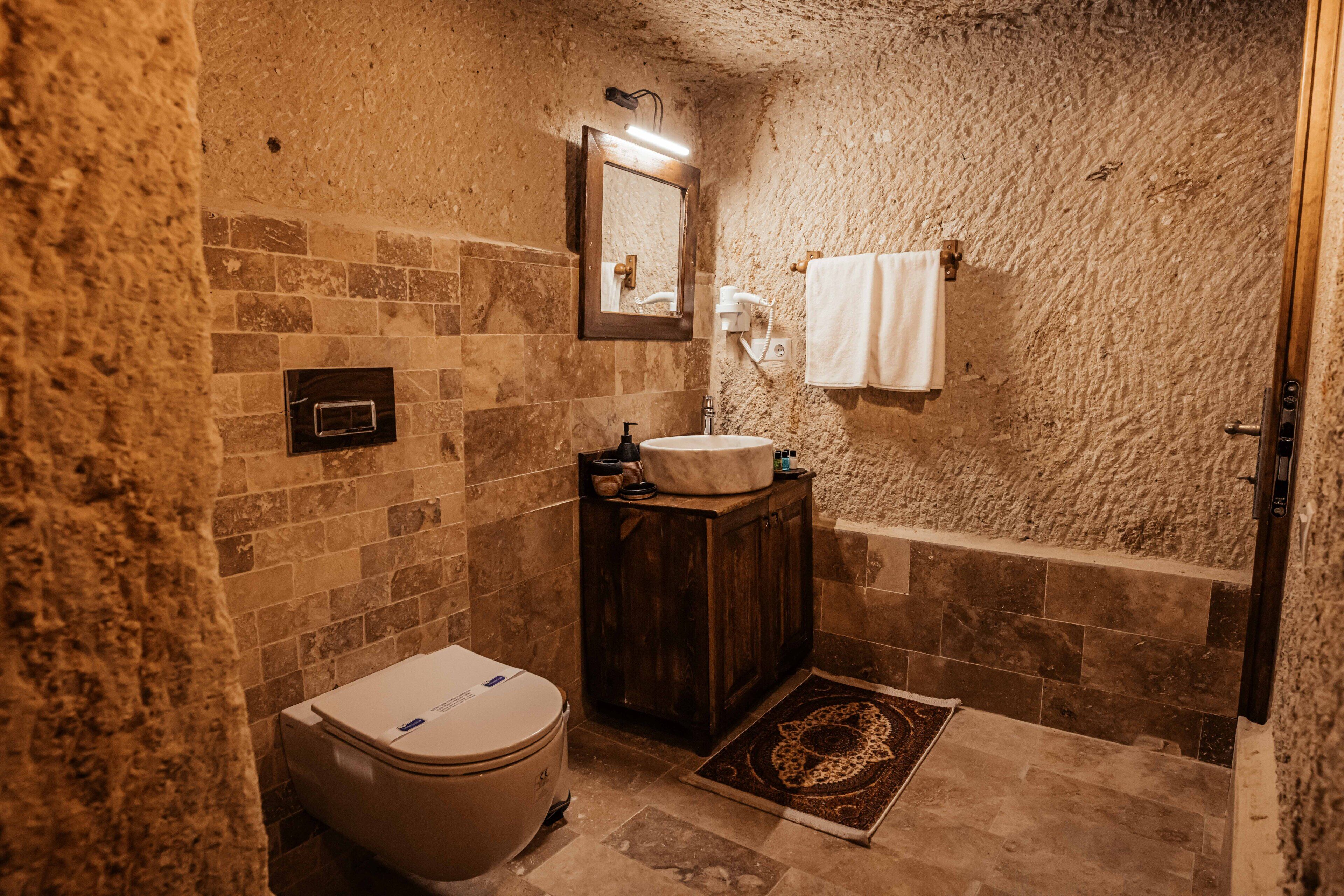Bayar Cave Suites