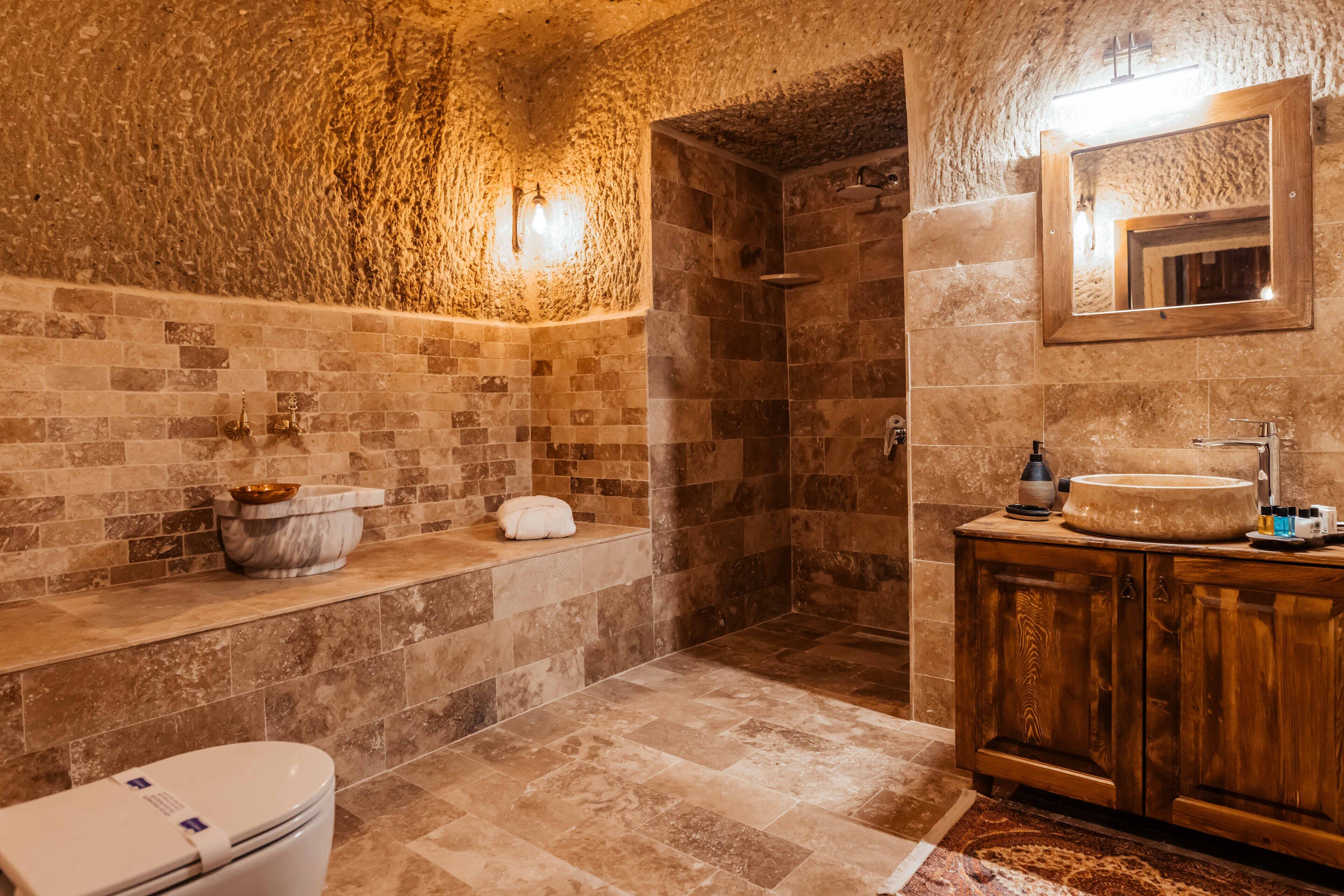Bayar Cave Suites