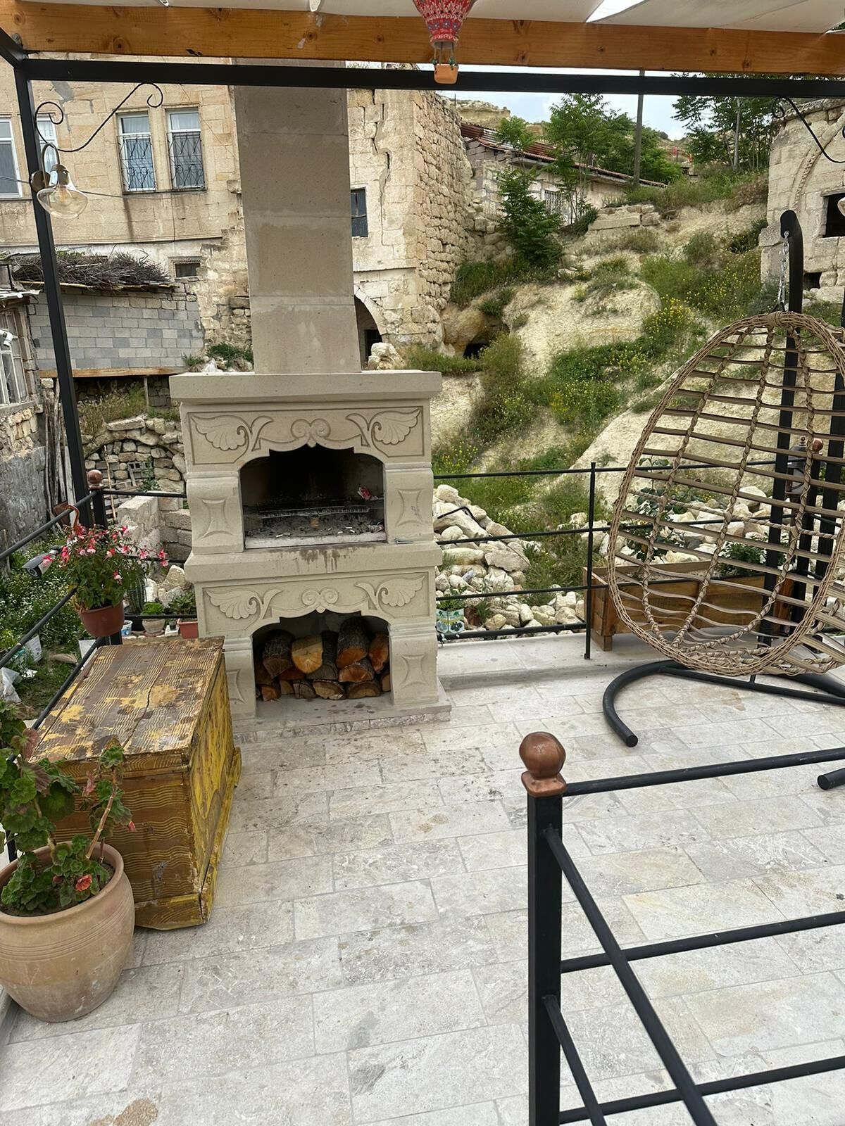 Bayar Cave Suites